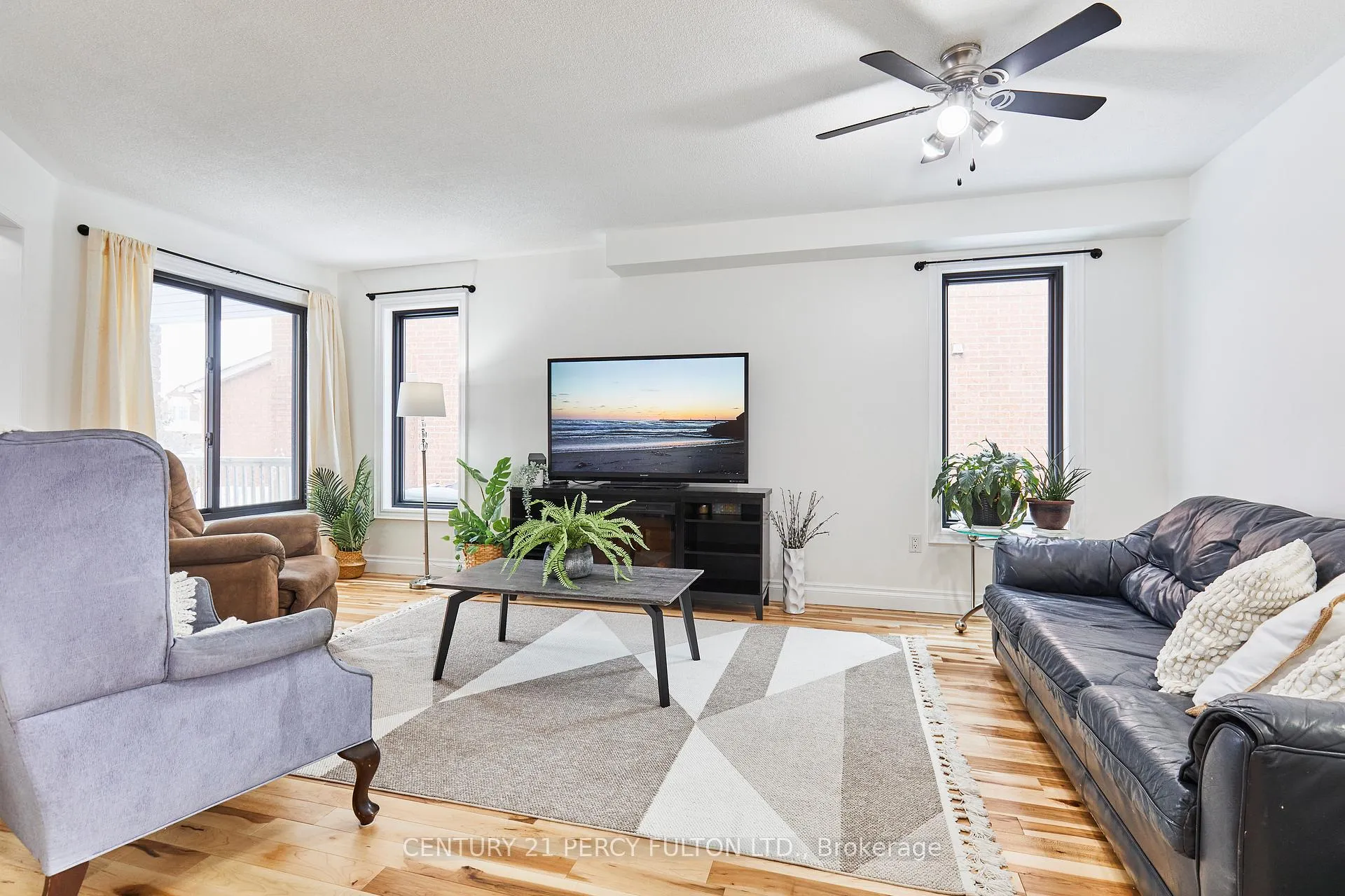 Photo 4 of 9 Brodie Court, Clarington, Bowmanville — HOMEH