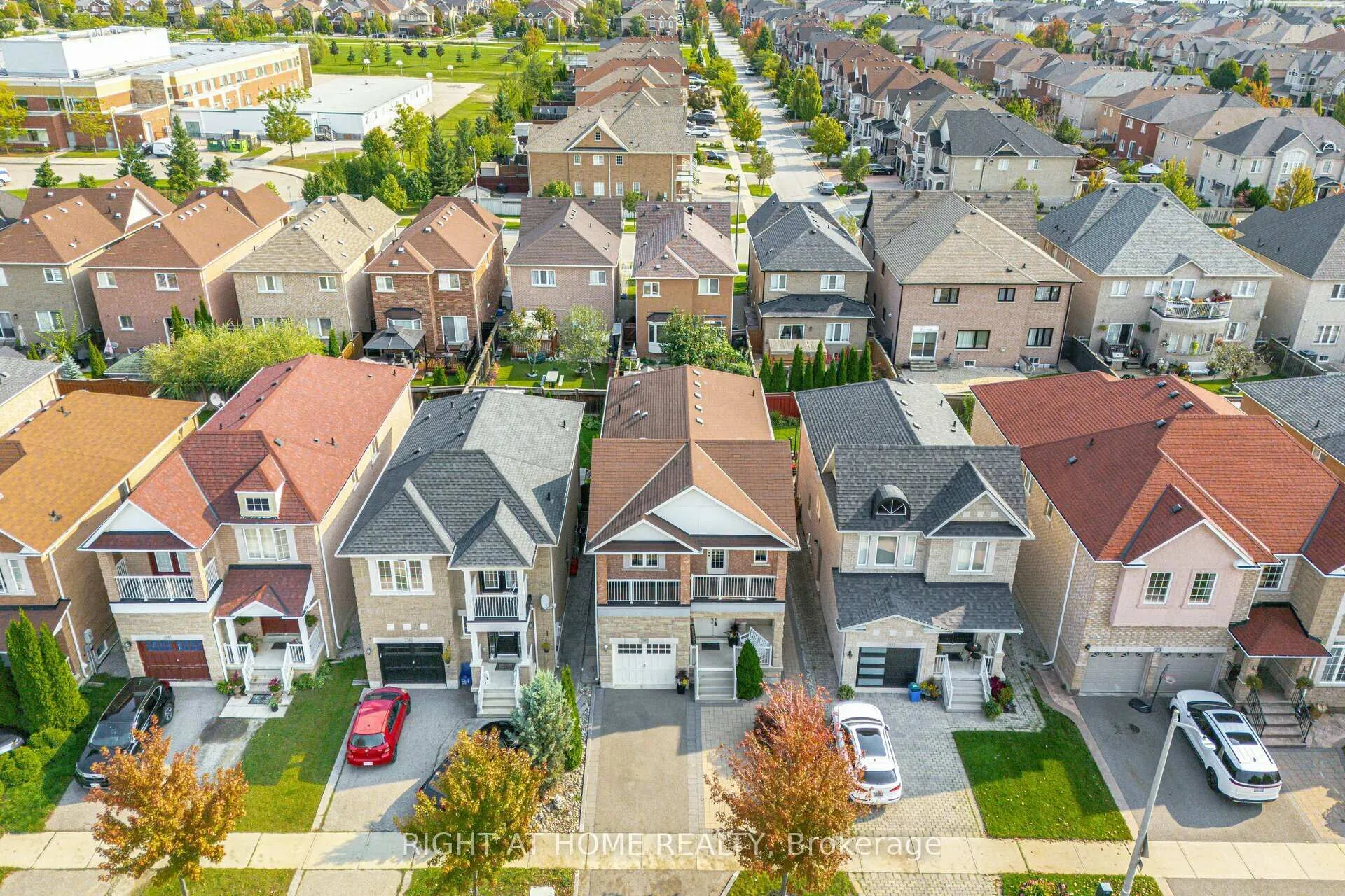 Photo 2 of 29 Boticelli Way, Vaughan, Vellore Village — HOMEH