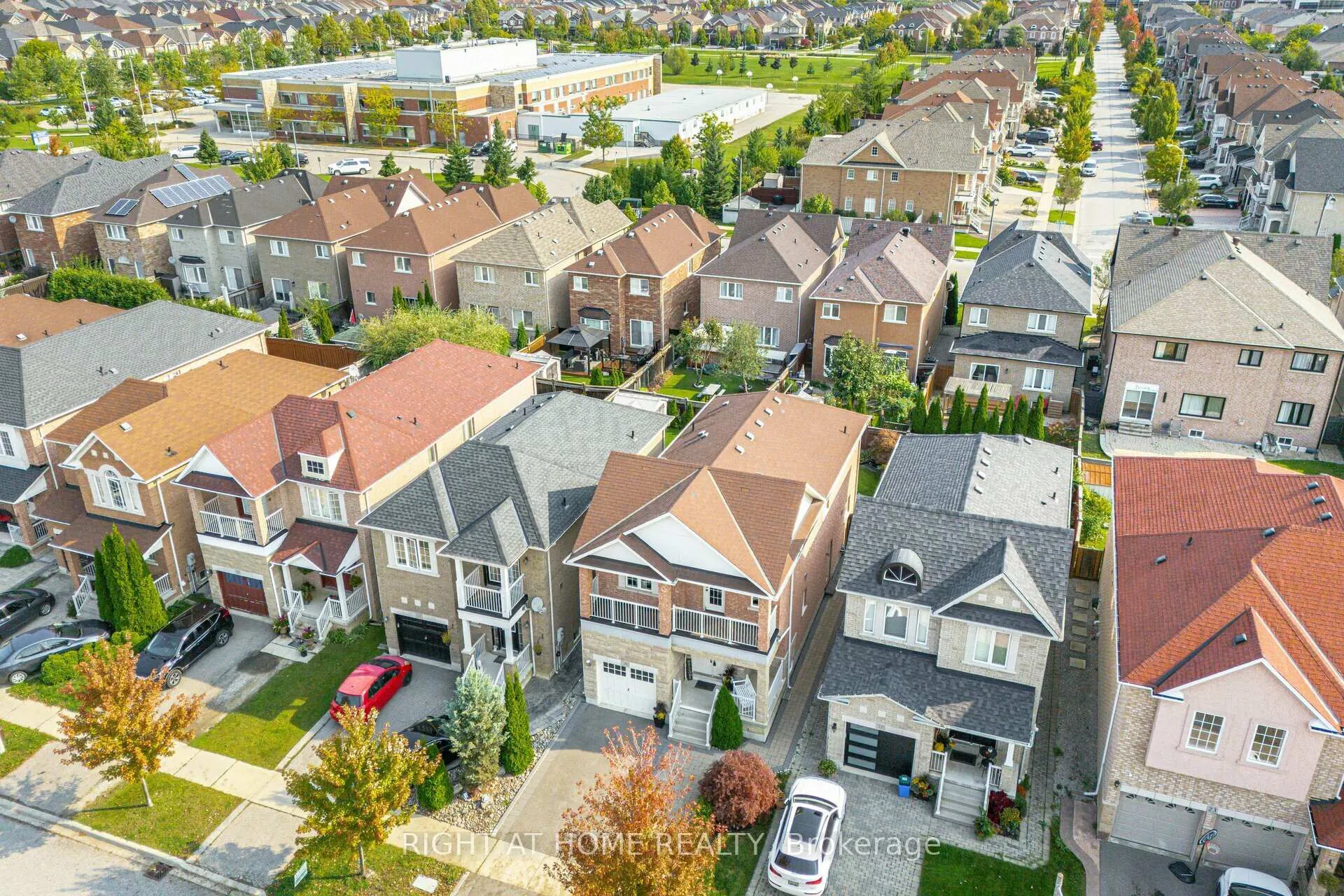 Photo 3 of 29 Boticelli Way, Vaughan, Vellore Village — HOMEH