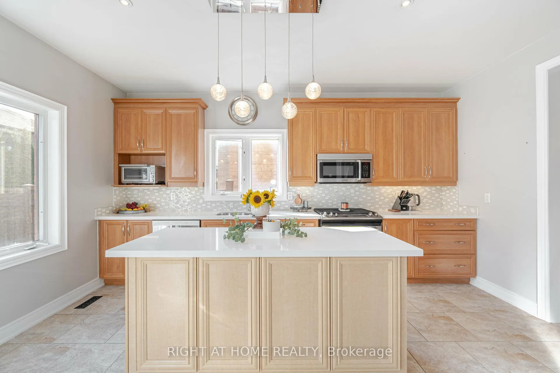 Photo 17 of 29 Boticelli Way, Vaughan, Vellore Village — HOMEH