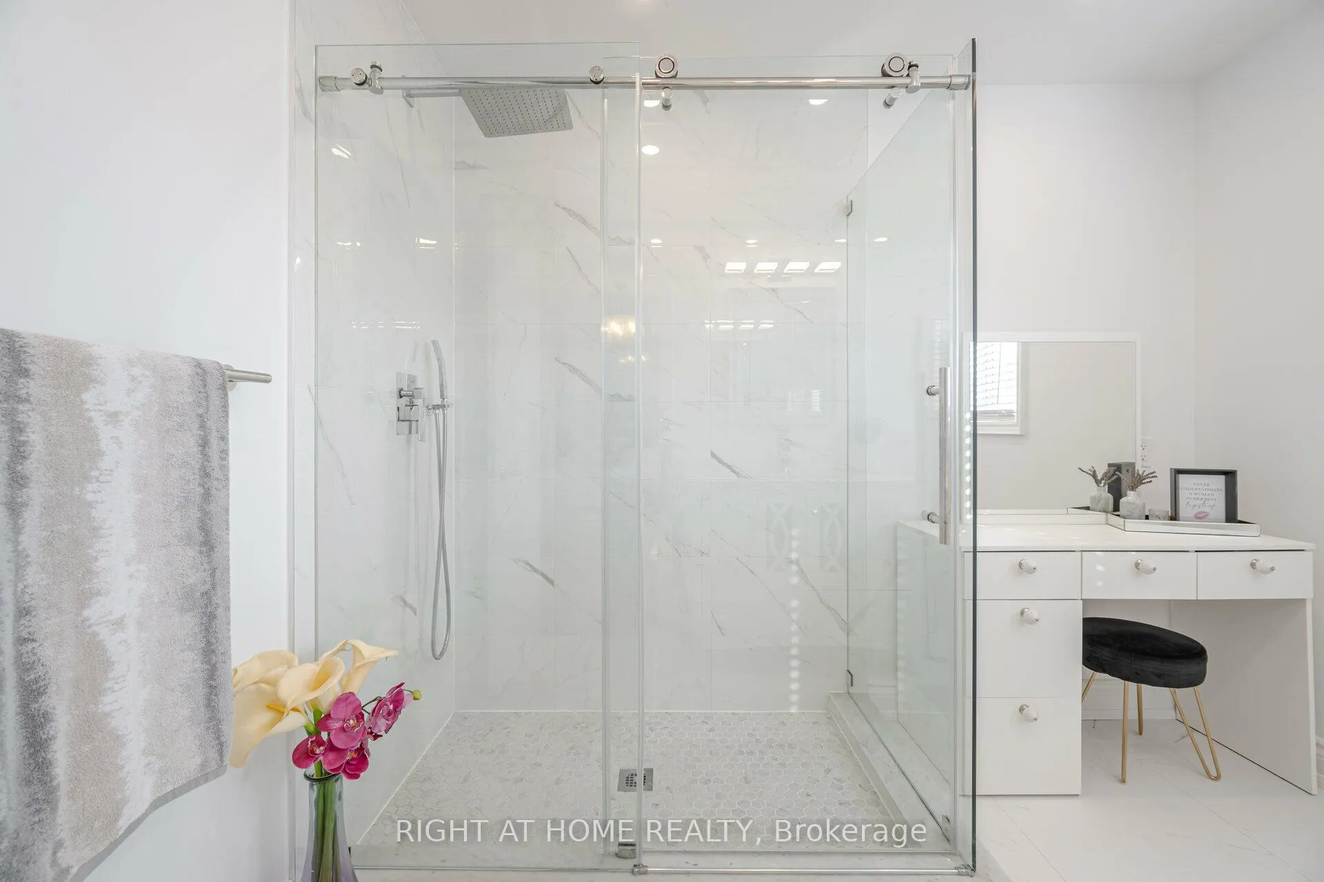 Photo 30 of 29 Boticelli Way, Vaughan, Vellore Village — HOMEH