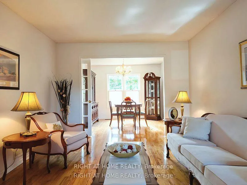 Photo 3 of 44 Sable Crescent, Whitby, Rolling Acres — HOMEH