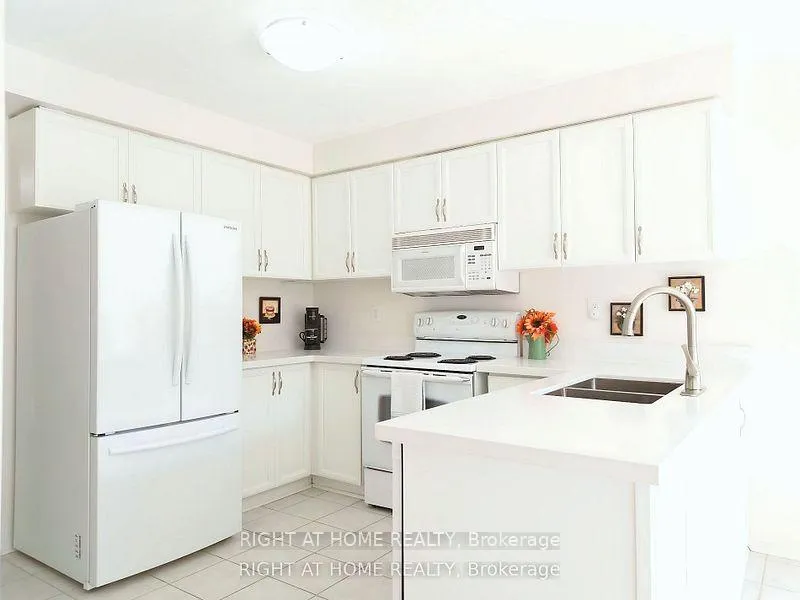 Photo 8 of 44 Sable Crescent, Whitby, Rolling Acres — HOMEH