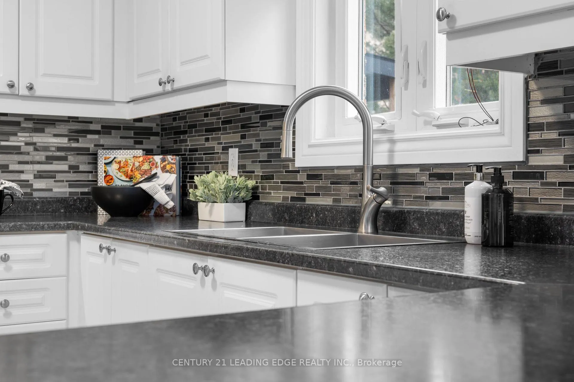 Photo 17 of 1611 Seguin Square, Pickering, Amberlea — HOMEH