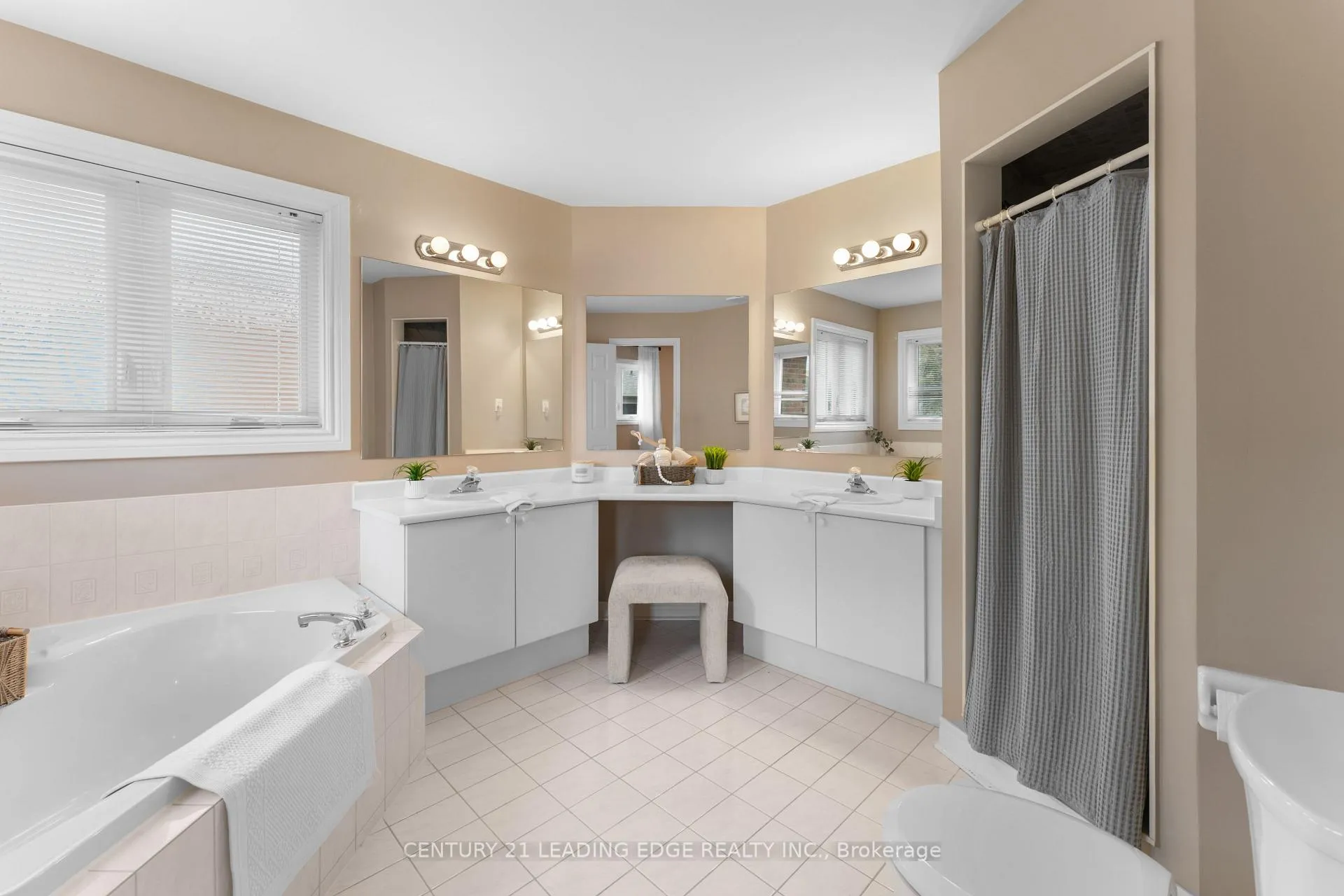 Photo 24 of 1611 Seguin Square, Pickering, Amberlea — HOMEH