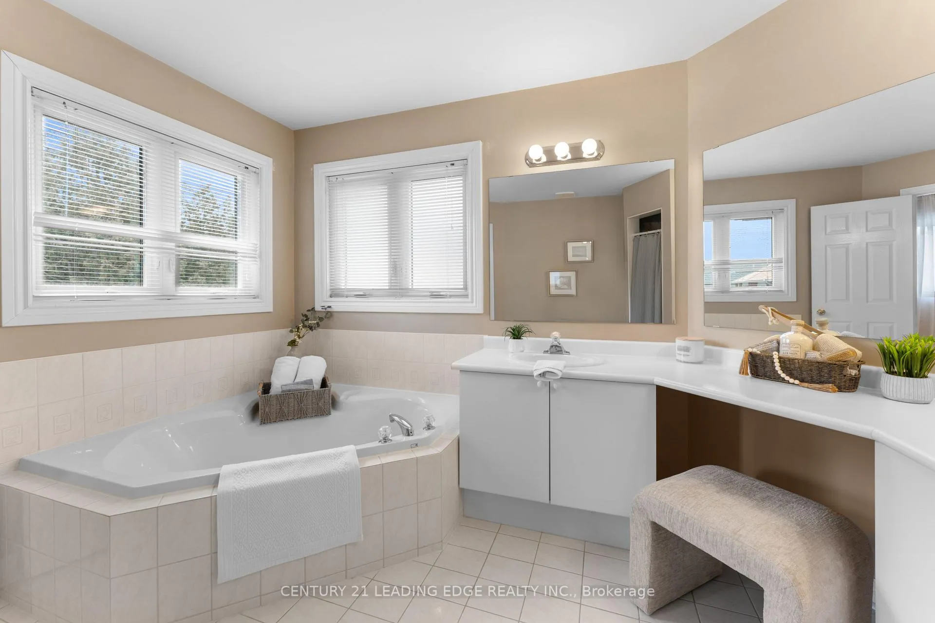Photo 25 of 1611 Seguin Square, Pickering, Amberlea — HOMEH