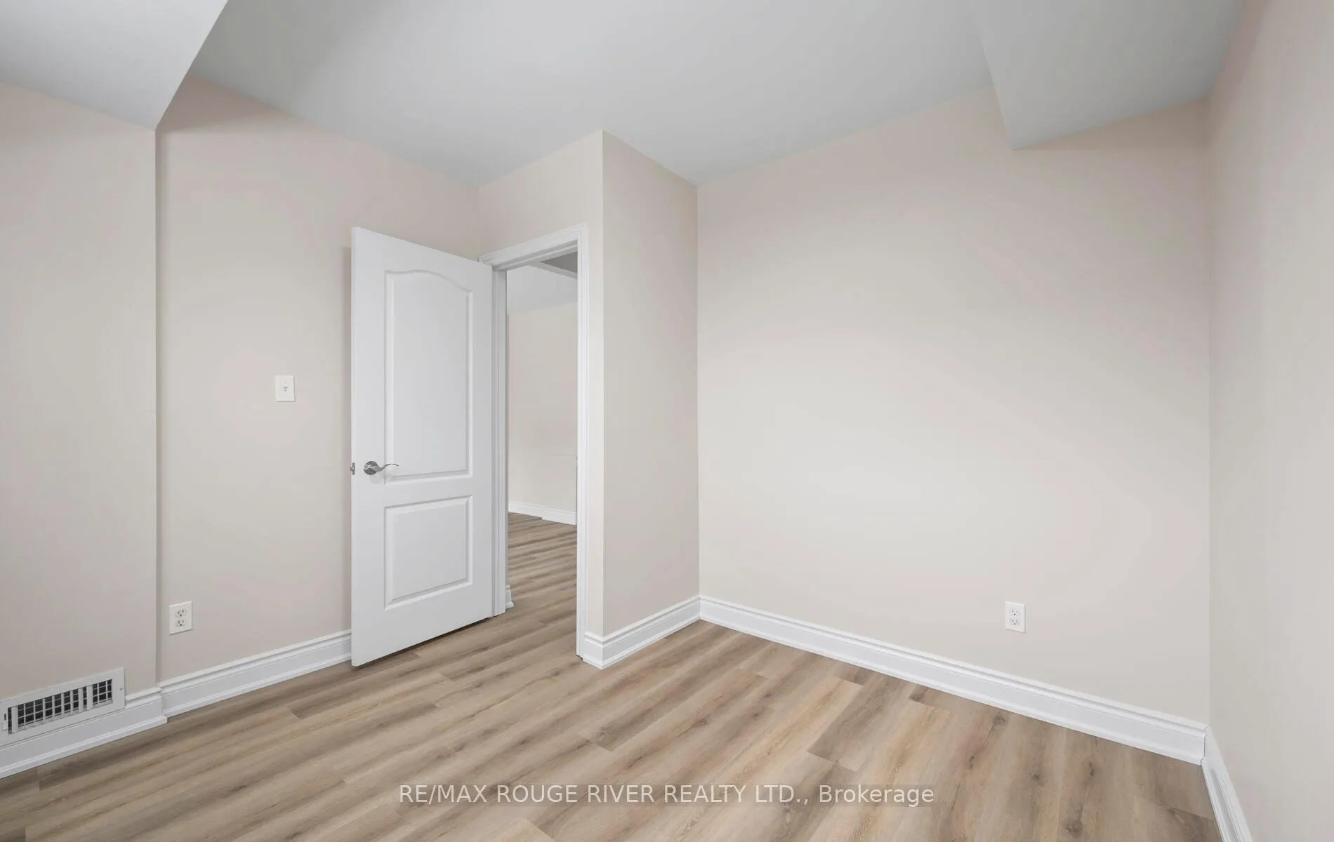 Photo 31 of 31 Broadlands Crescent, Clarington, Courtice — HOMEH