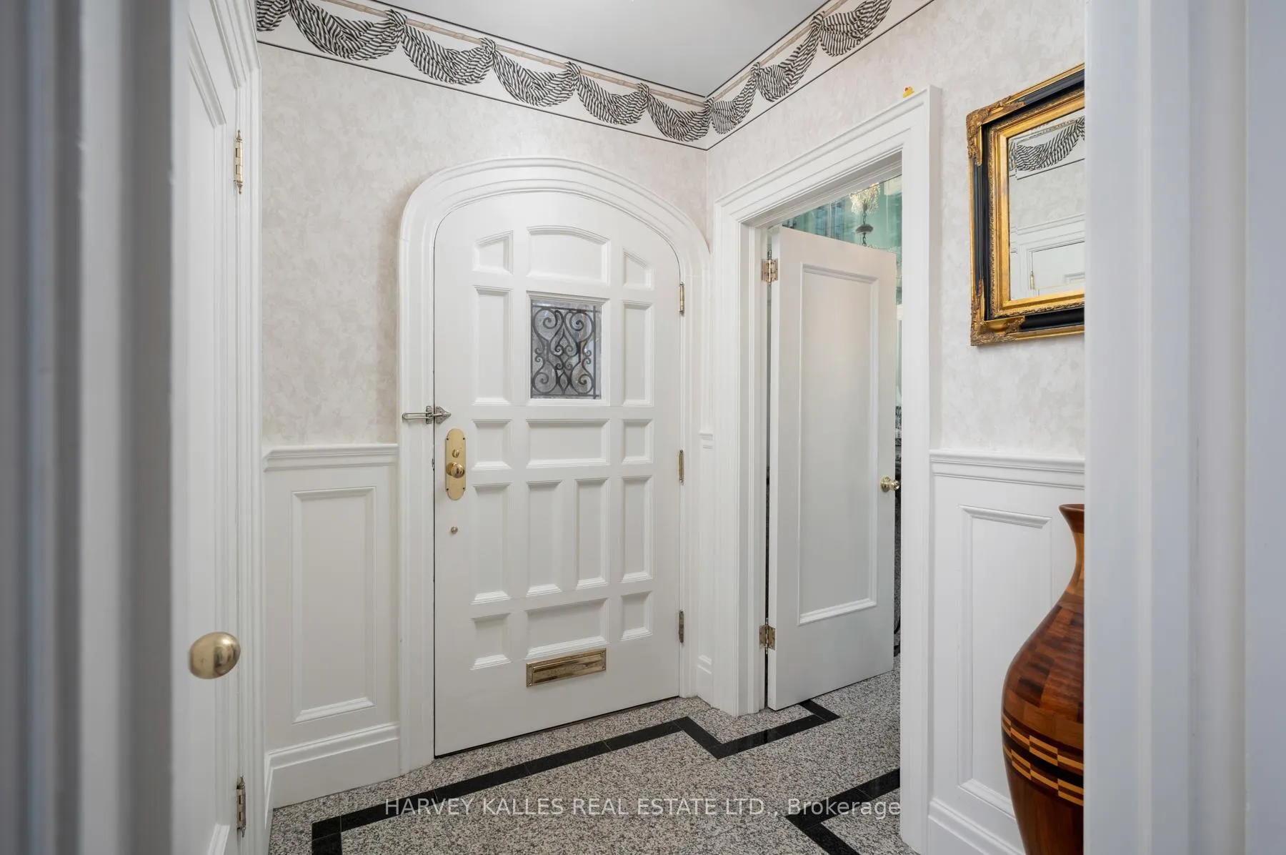 Photo 4 of 17 Robinwood Avenue, Toronto, Forest Hill South — HOMEH