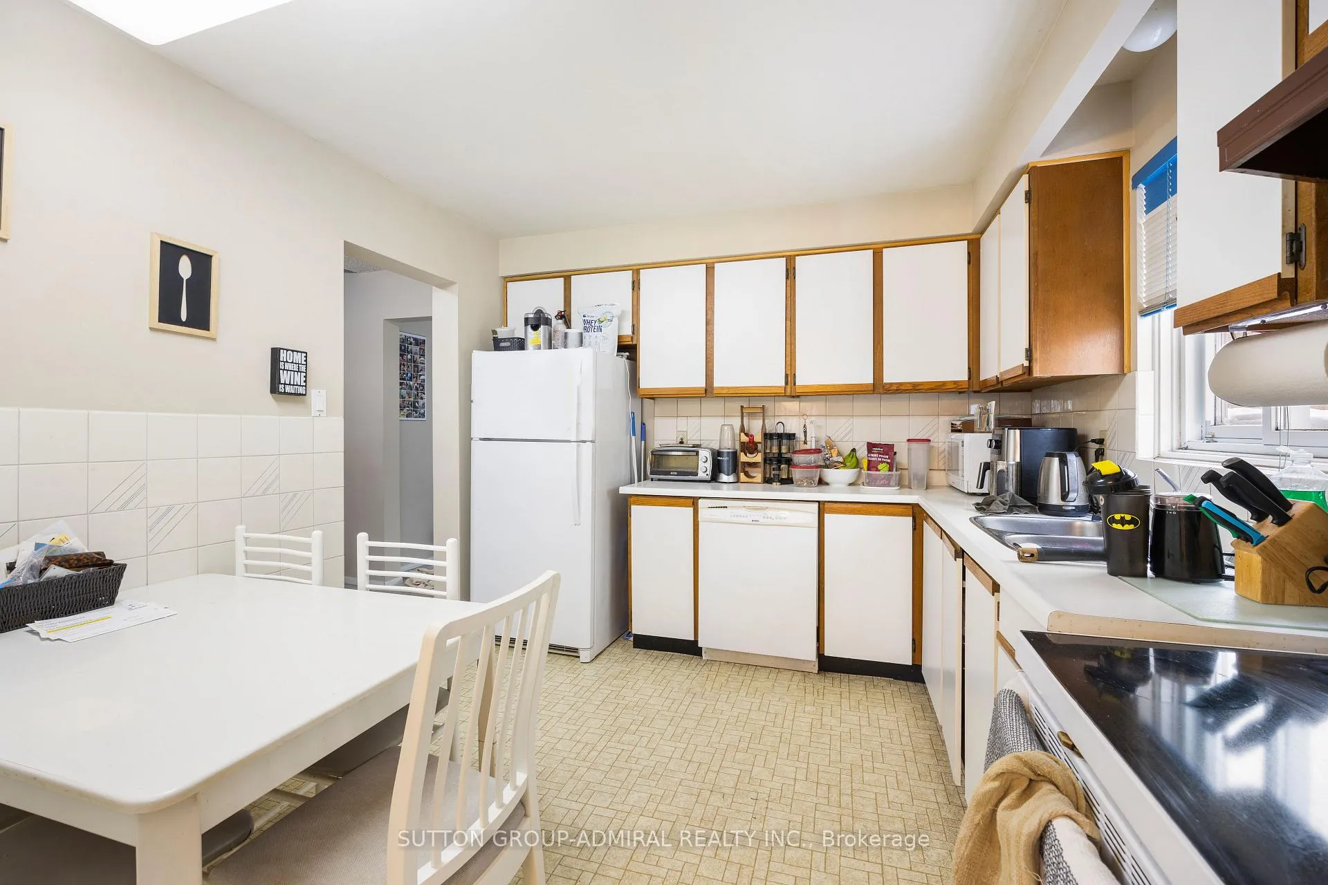 Photo 8 of 62 Lisa Crescent, Vaughan, Crestwood-Springfarm-Yorkhill — HOMEH
