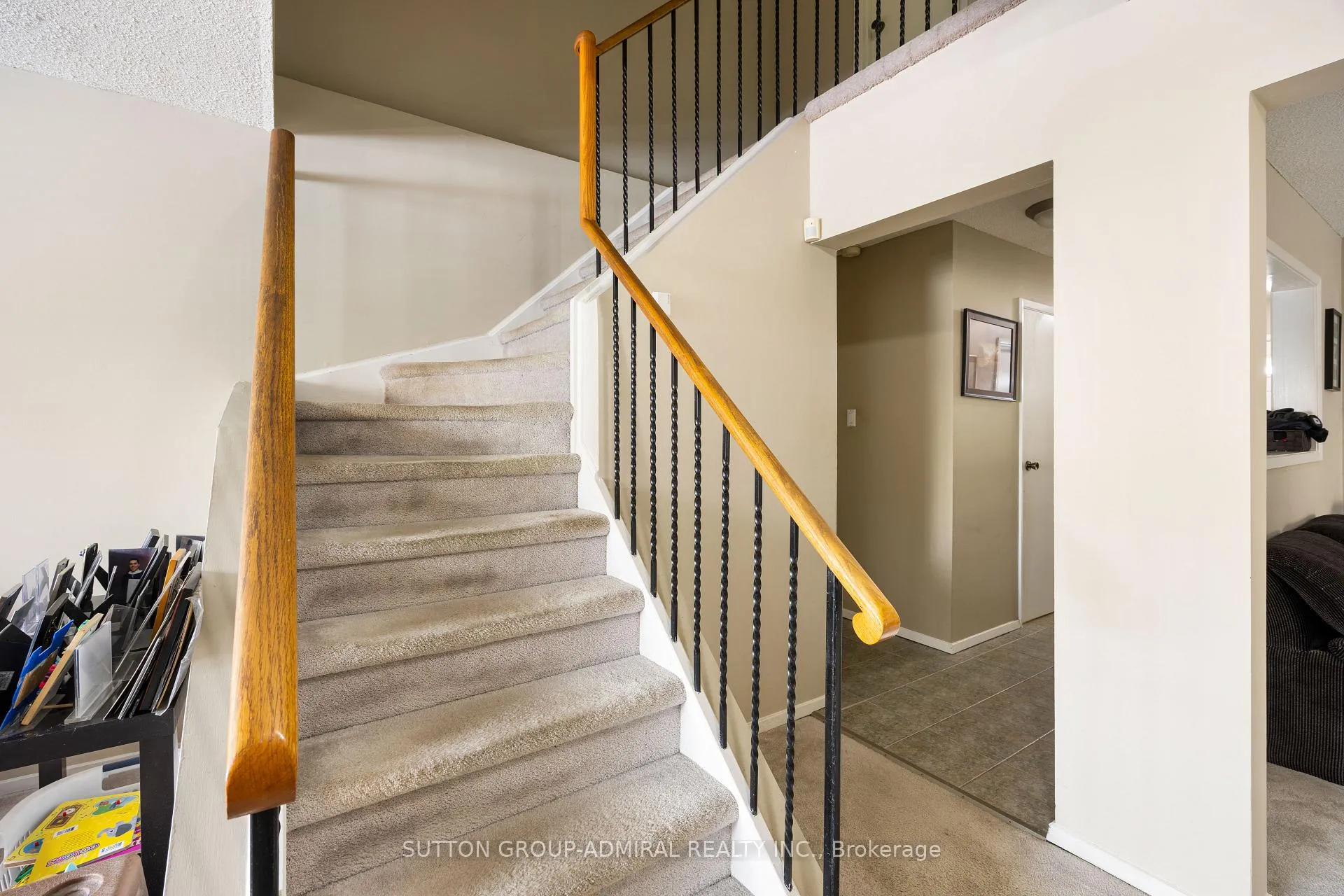 Photo 12 of 62 Lisa Crescent, Vaughan, Crestwood-Springfarm-Yorkhill — HOMEH