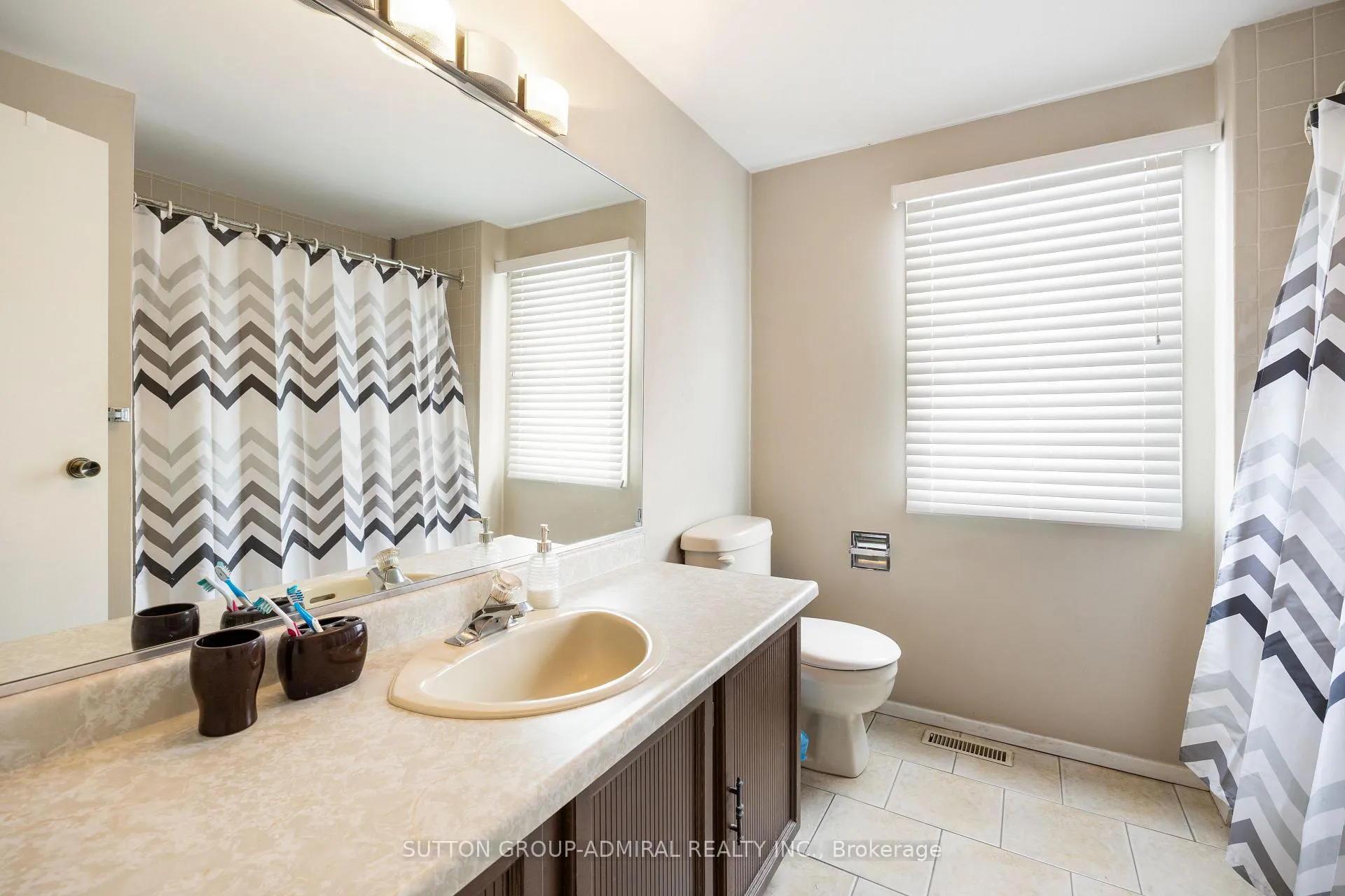 Photo 18 of 62 Lisa Crescent, Vaughan, Crestwood-Springfarm-Yorkhill — HOMEH