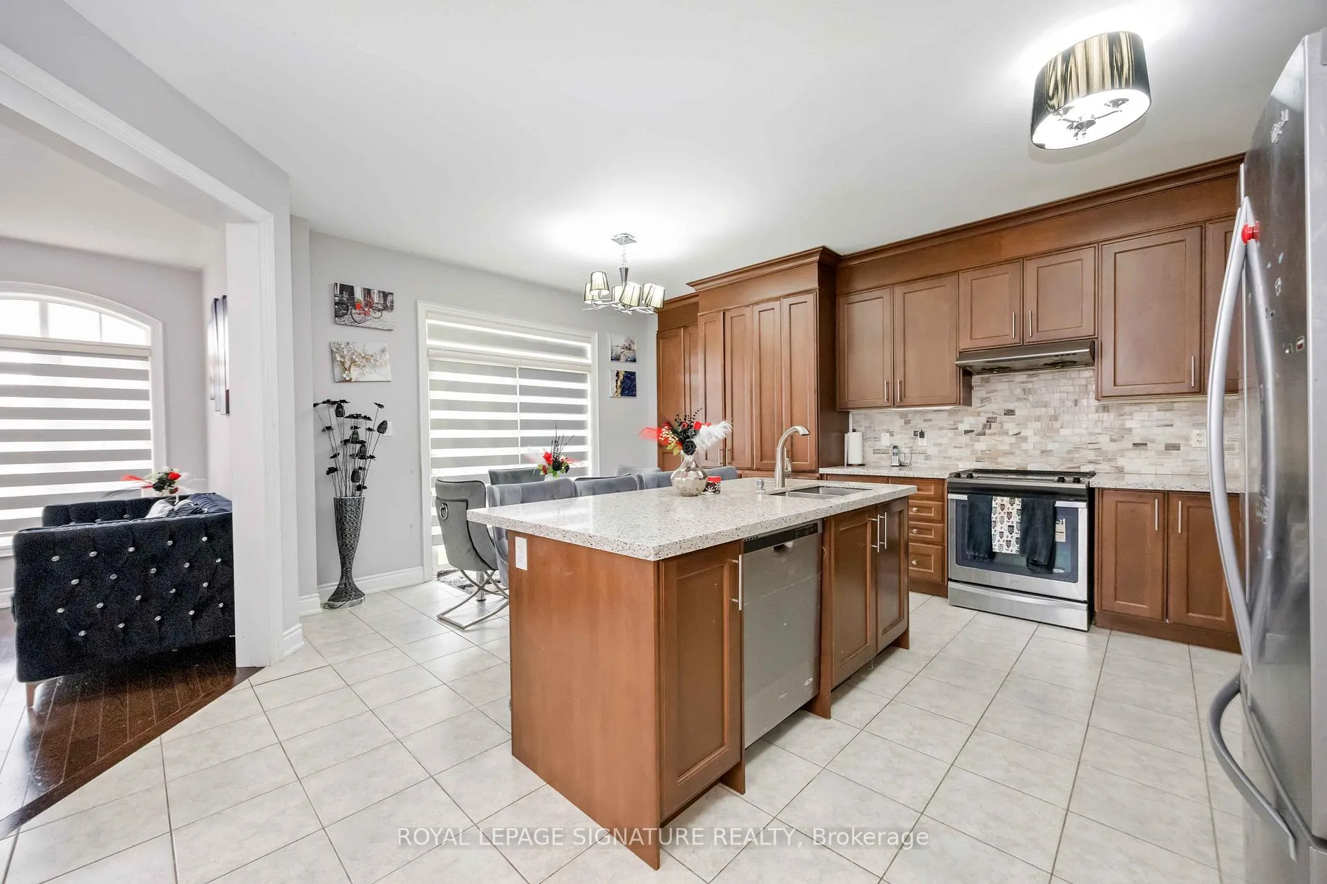 Photo 15 of 189 Algoma Drive, Vaughan, Kleinburg — HOMEH