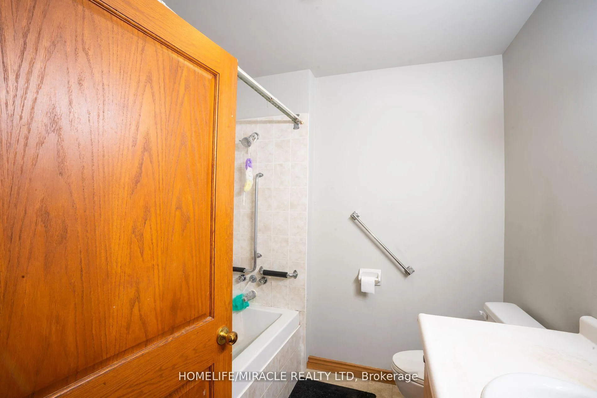 Photo 10 of 5720 Temperance Avenue, Niagara Falls, Hospital — HOMEH