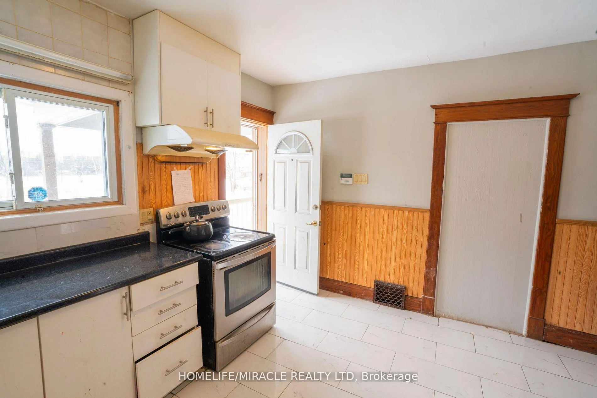 Photo 13 of 5720 Temperance Avenue, Niagara Falls, Hospital — HOMEH