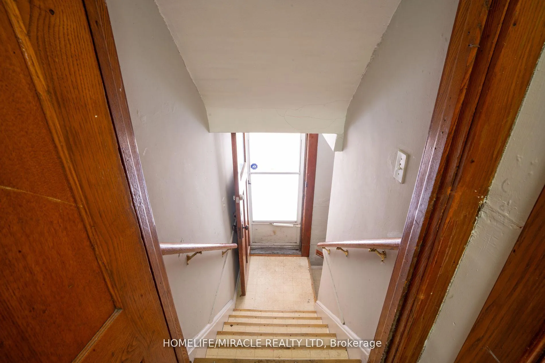 Photo 20 of 5720 Temperance Avenue, Niagara Falls, Hospital — HOMEH