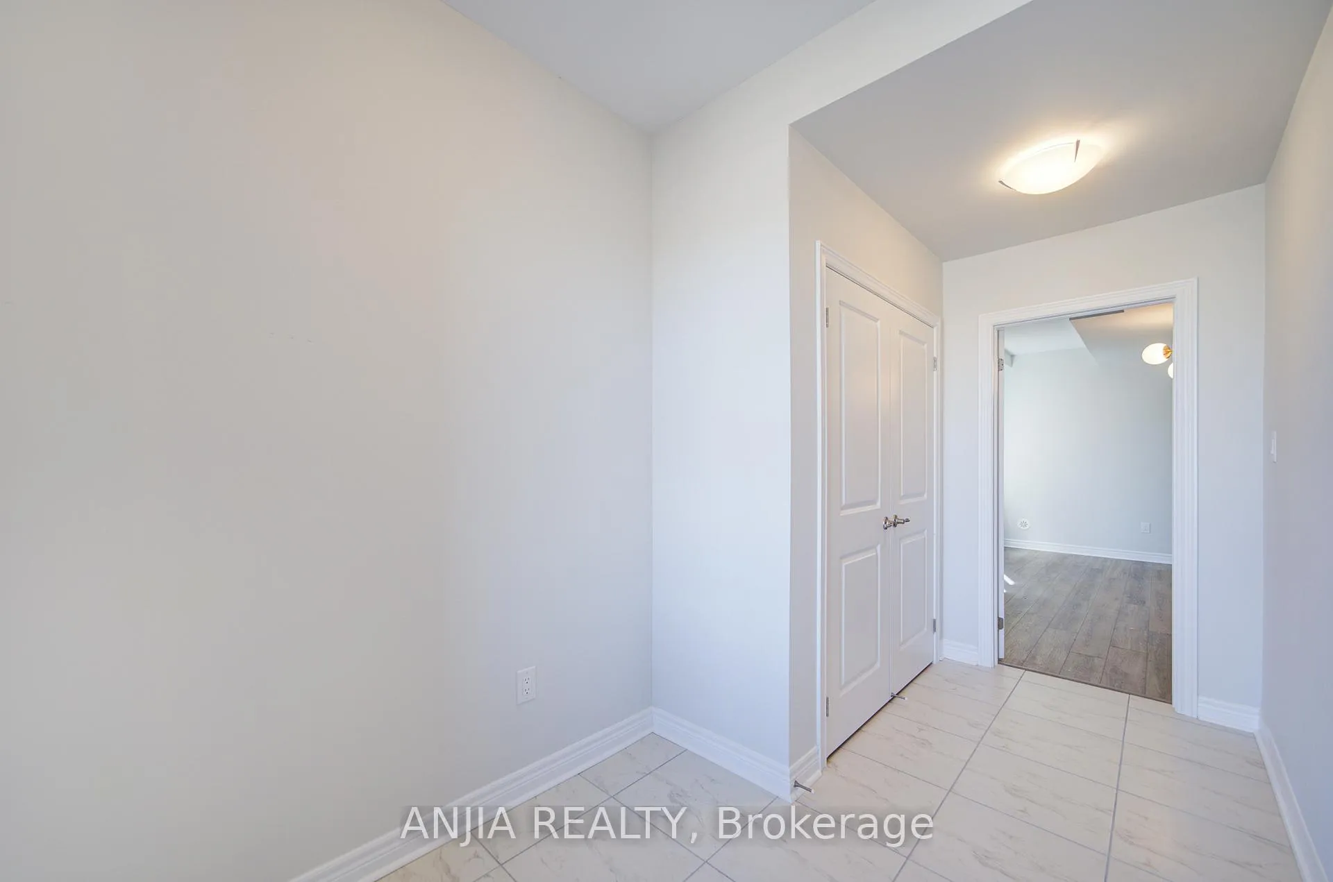 Photo 3 of 11 Mumbai Drive, Markham, Middlefield — HOMEH