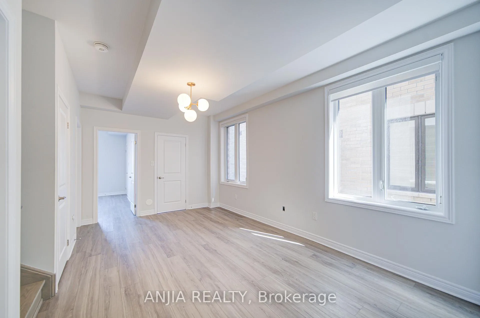 Photo 6 of 11 Mumbai Drive, Markham, Middlefield — HOMEH