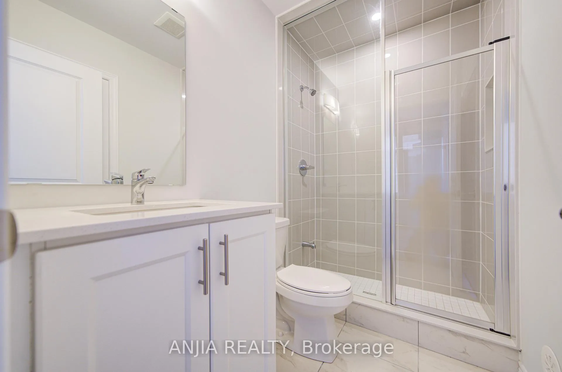 Photo 10 of 11 Mumbai Drive, Markham, Middlefield — HOMEH