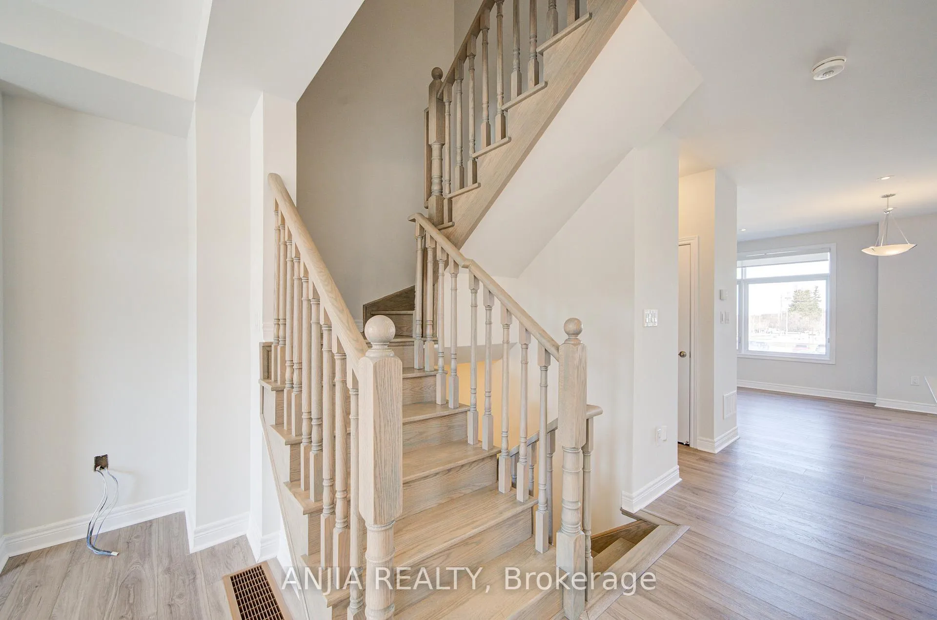Photo 11 of 11 Mumbai Drive, Markham, Middlefield — HOMEH