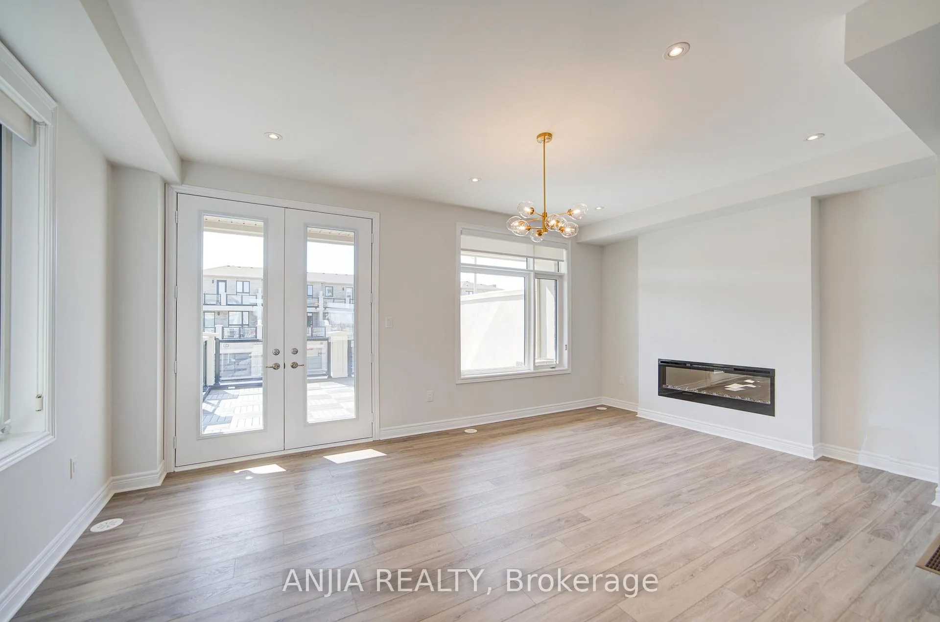 Photo 24 of 11 Mumbai Drive, Markham, Middlefield — HOMEH