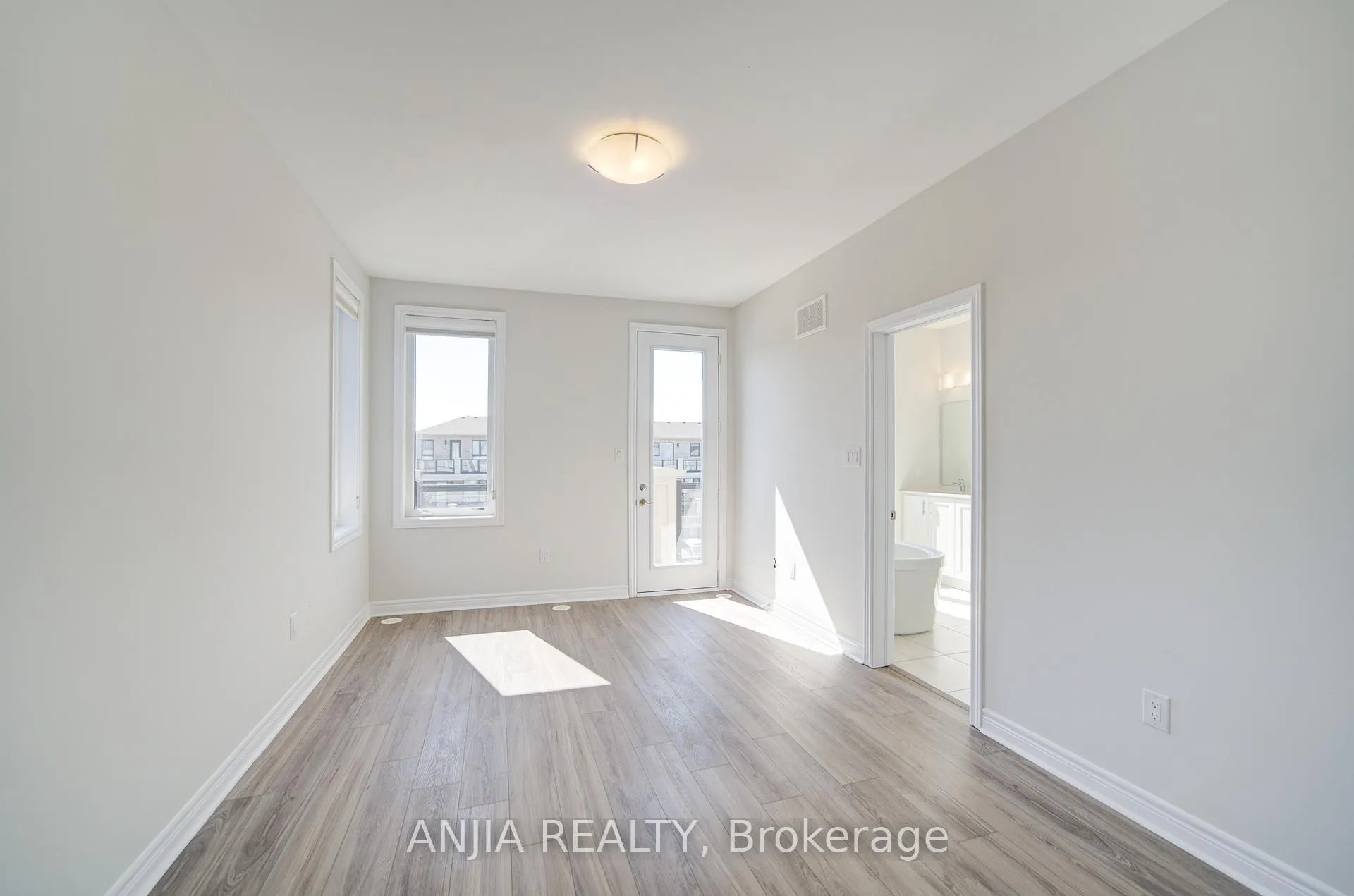Photo 35 of 11 Mumbai Drive, Markham, Middlefield — HOMEH