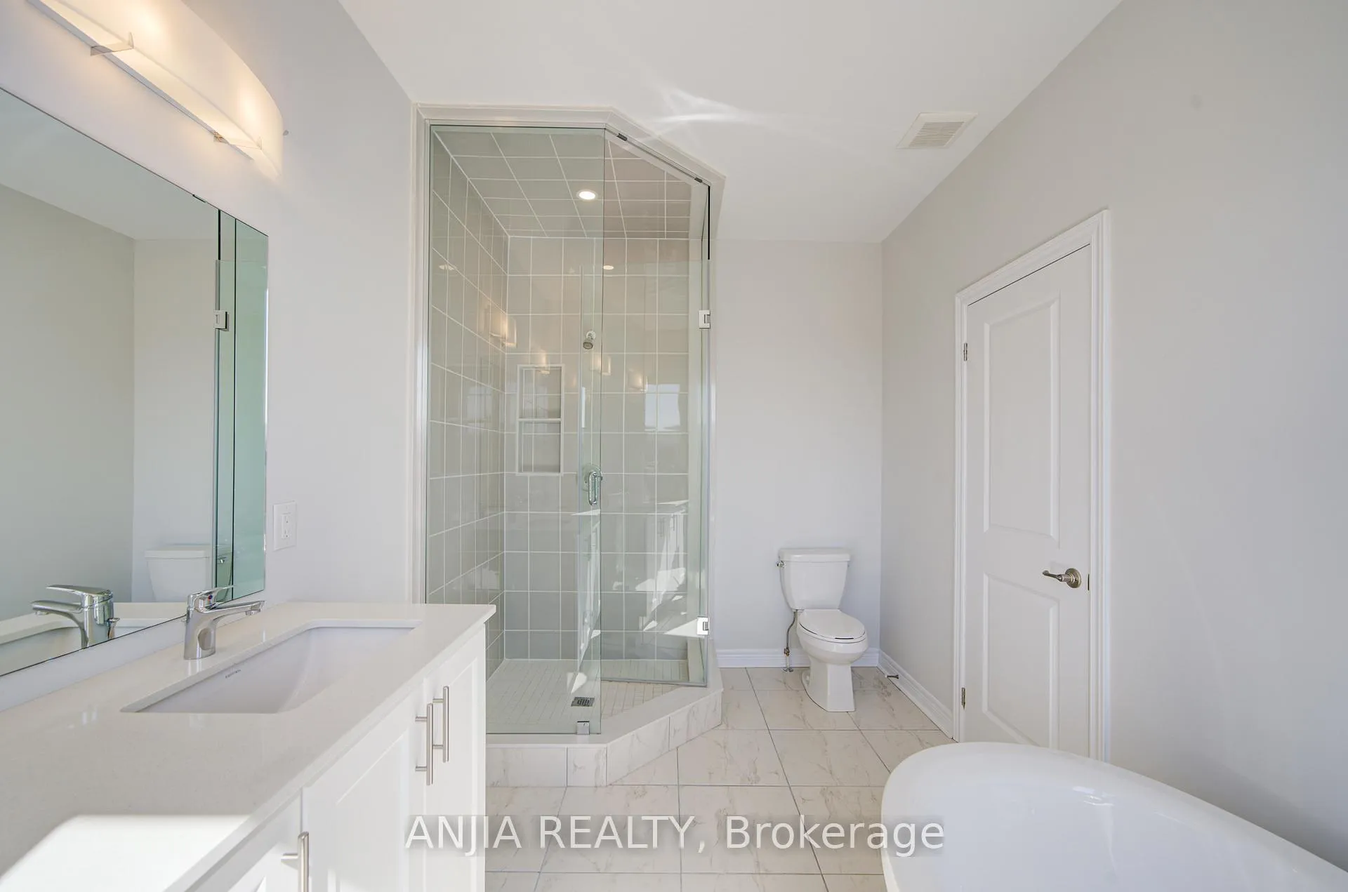 Photo 42 of 11 Mumbai Drive, Markham, Middlefield — HOMEH