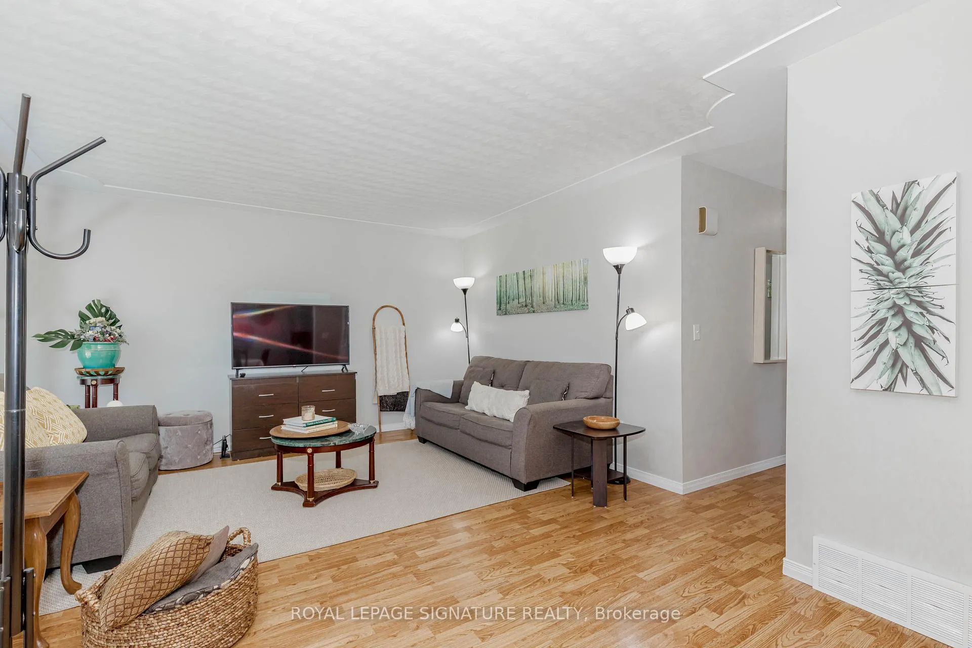 Photo 5 of 220 Weber Street, Wellington North, Mount Forest — HOMEH