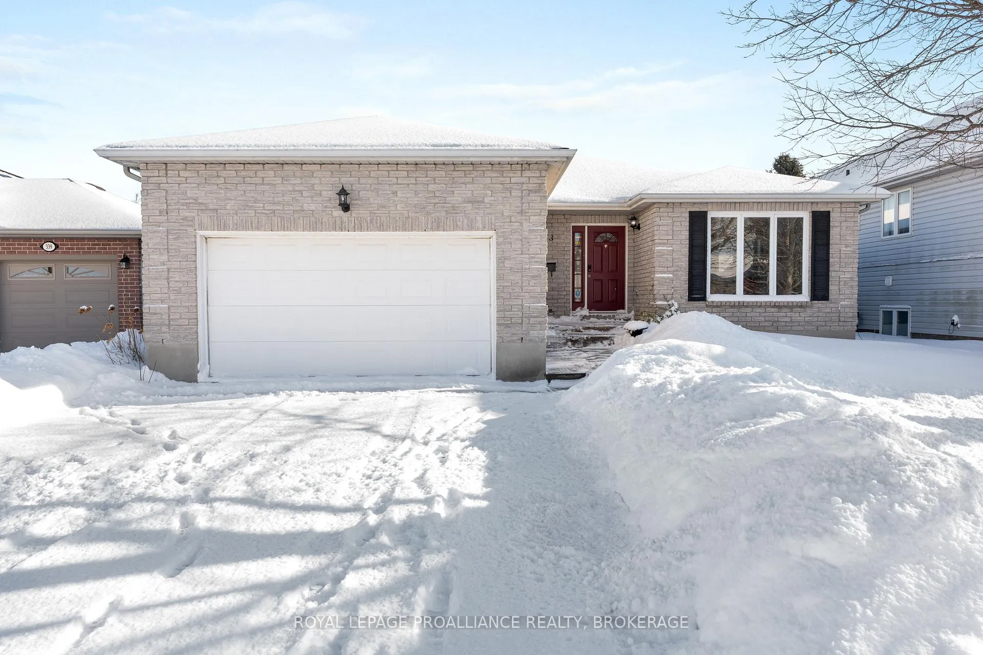Front of 343 Sunrise Crescent