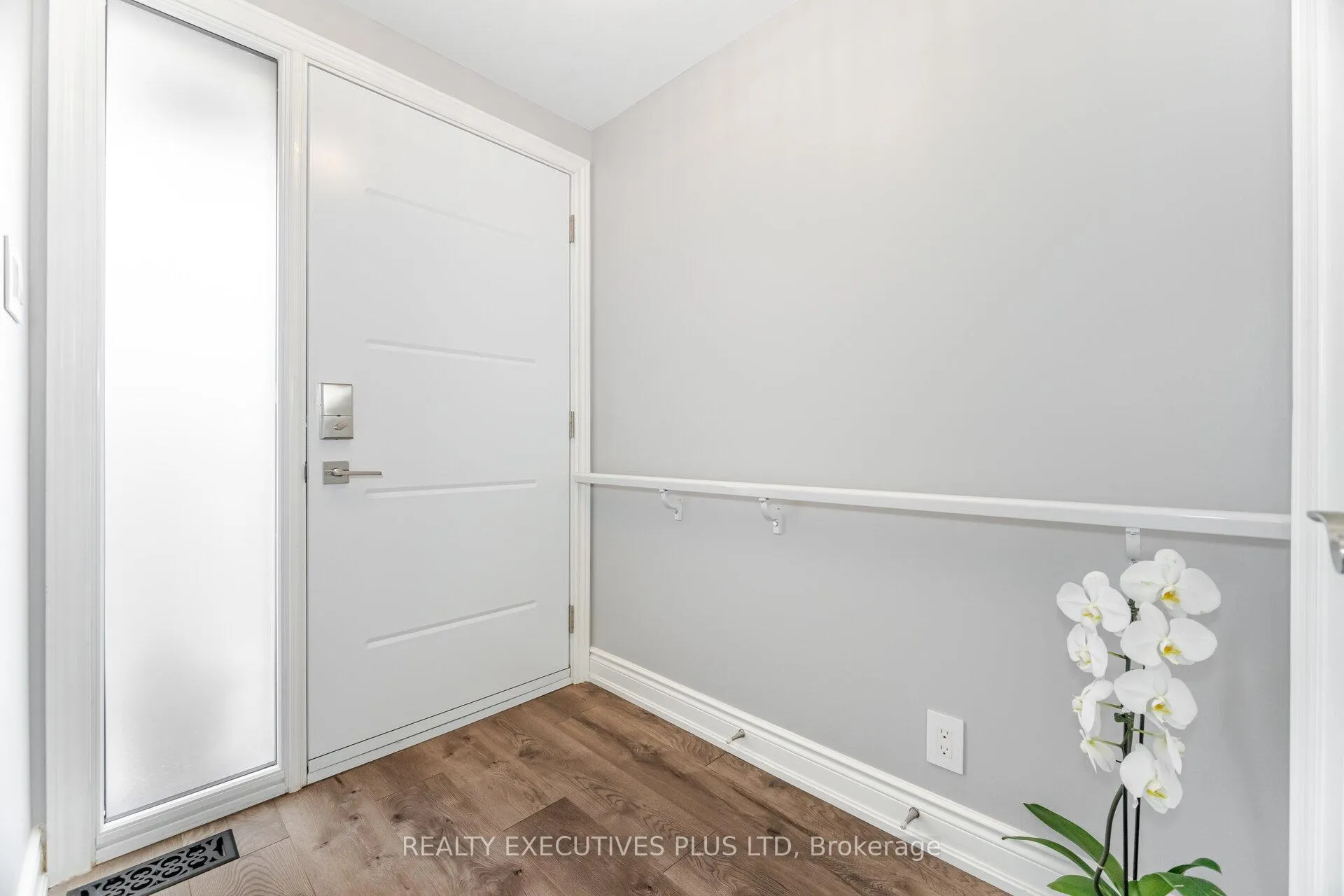 Photo 5 of 10 Tamarack Court, New Tecumseth, Rural New Tecumseth — HOMEH