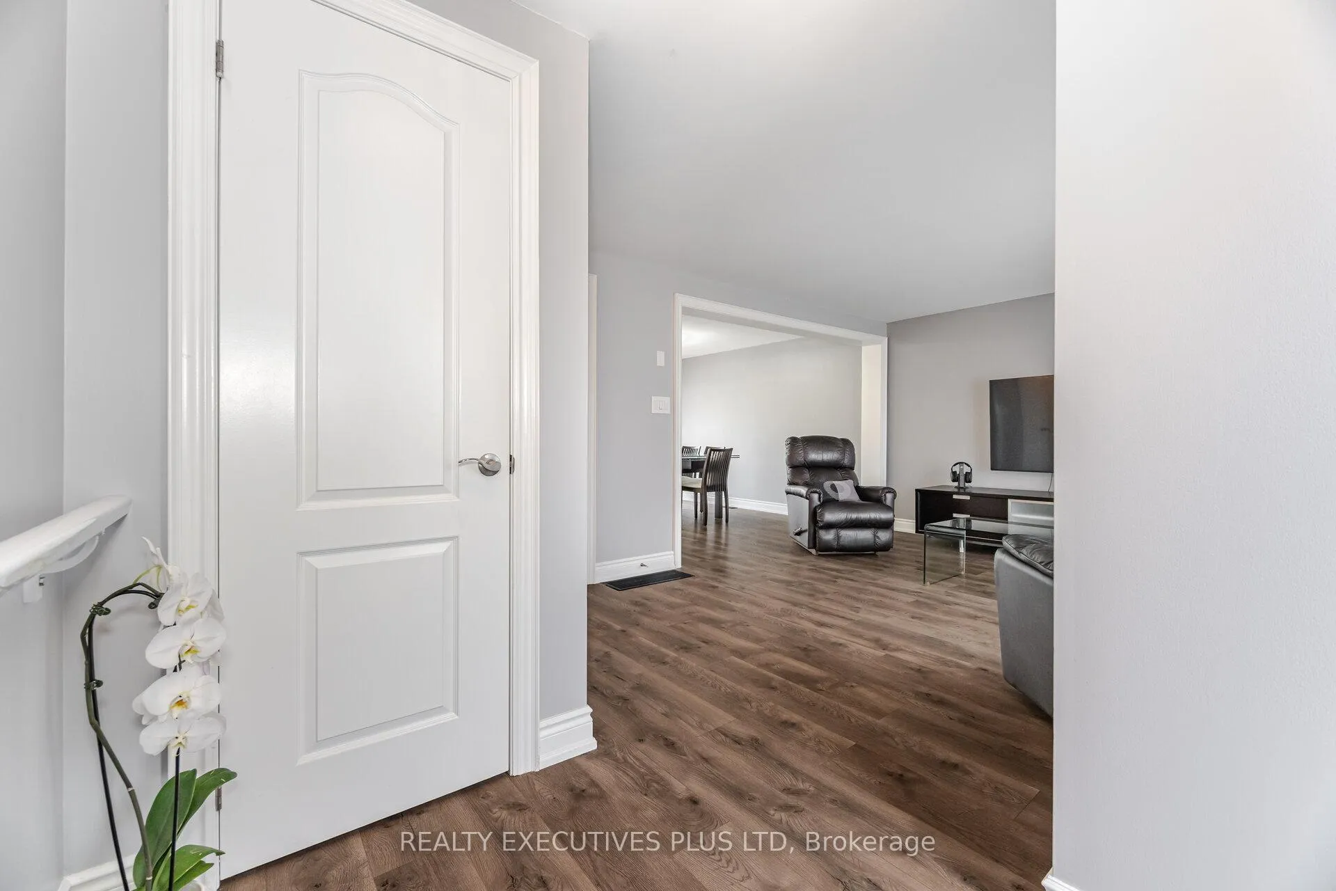 Photo 6 of 10 Tamarack Court, New Tecumseth, Rural New Tecumseth — HOMEH