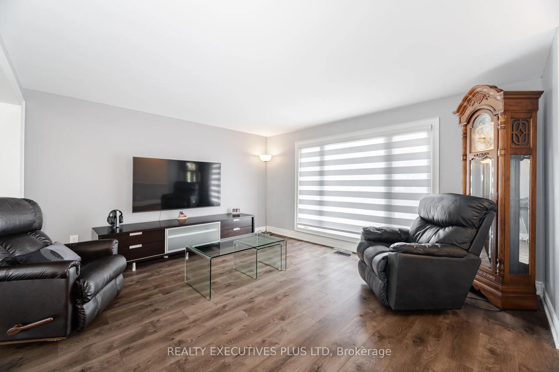 Photo 8 of 10 Tamarack Court, New Tecumseth, Rural New Tecumseth — HOMEH