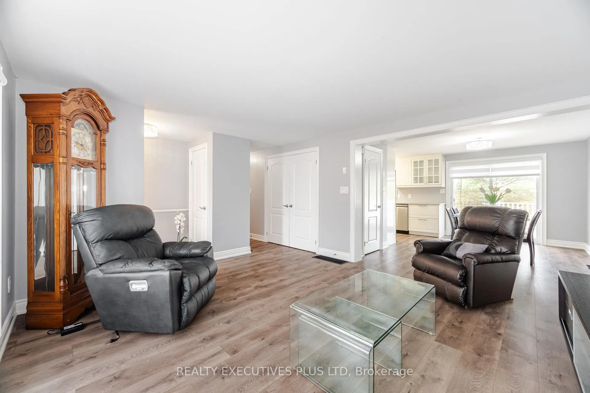 Photo 11 of 10 Tamarack Court, New Tecumseth, Rural New Tecumseth — HOMEH