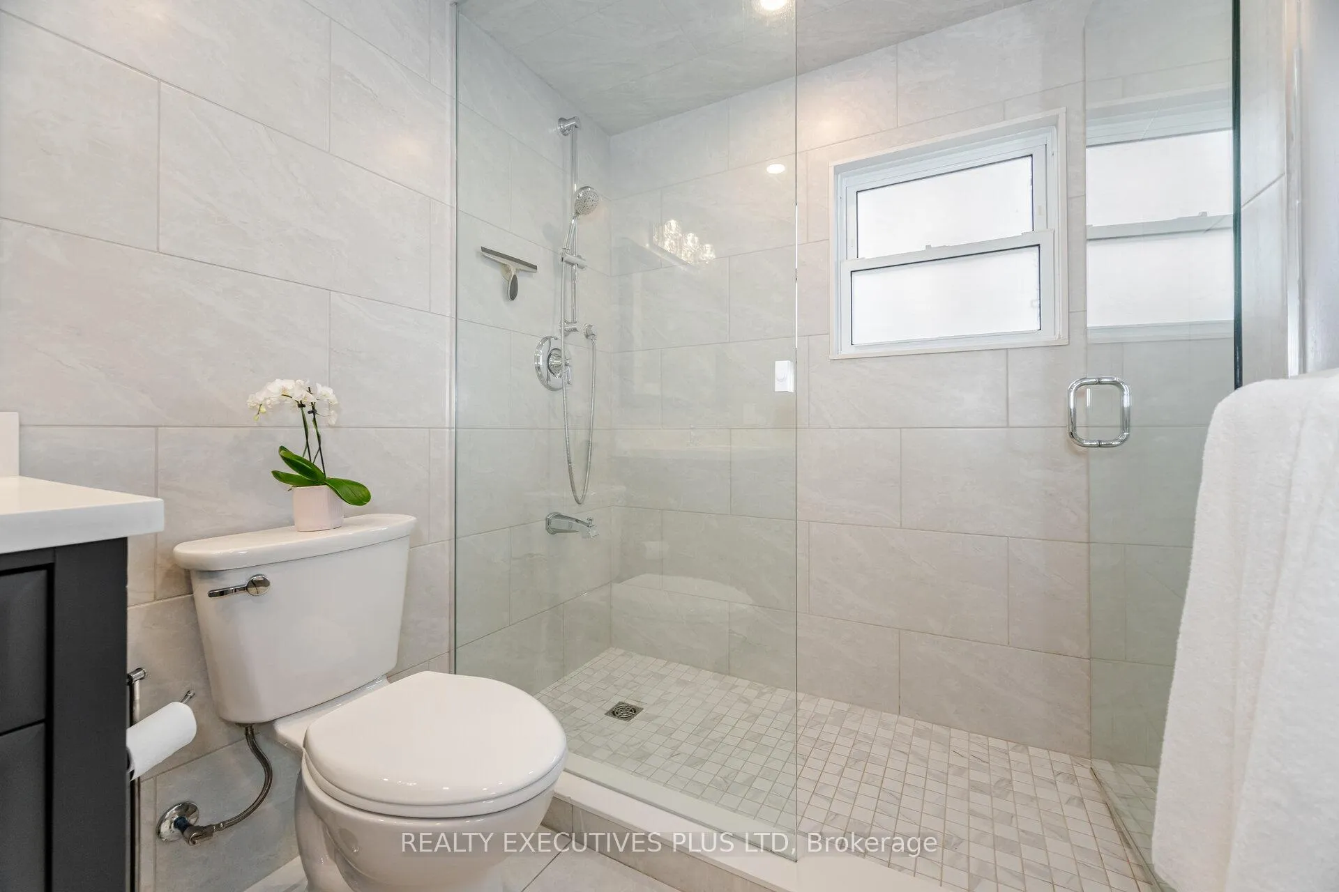 Photo 28 of 10 Tamarack Court, New Tecumseth, Rural New Tecumseth — HOMEH