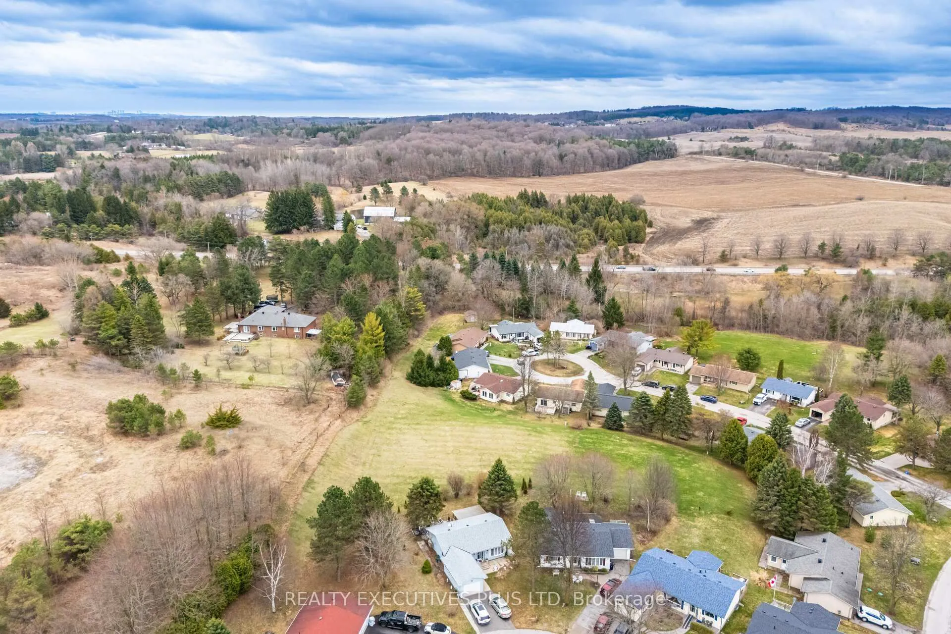 Photo 36 of 10 Tamarack Court, New Tecumseth, Rural New Tecumseth — HOMEH