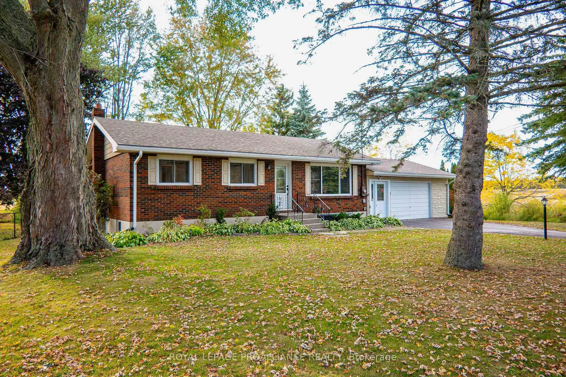Photo 2 of 163 Avonlough Road, Belleville, Belleville Ward — HOMEH