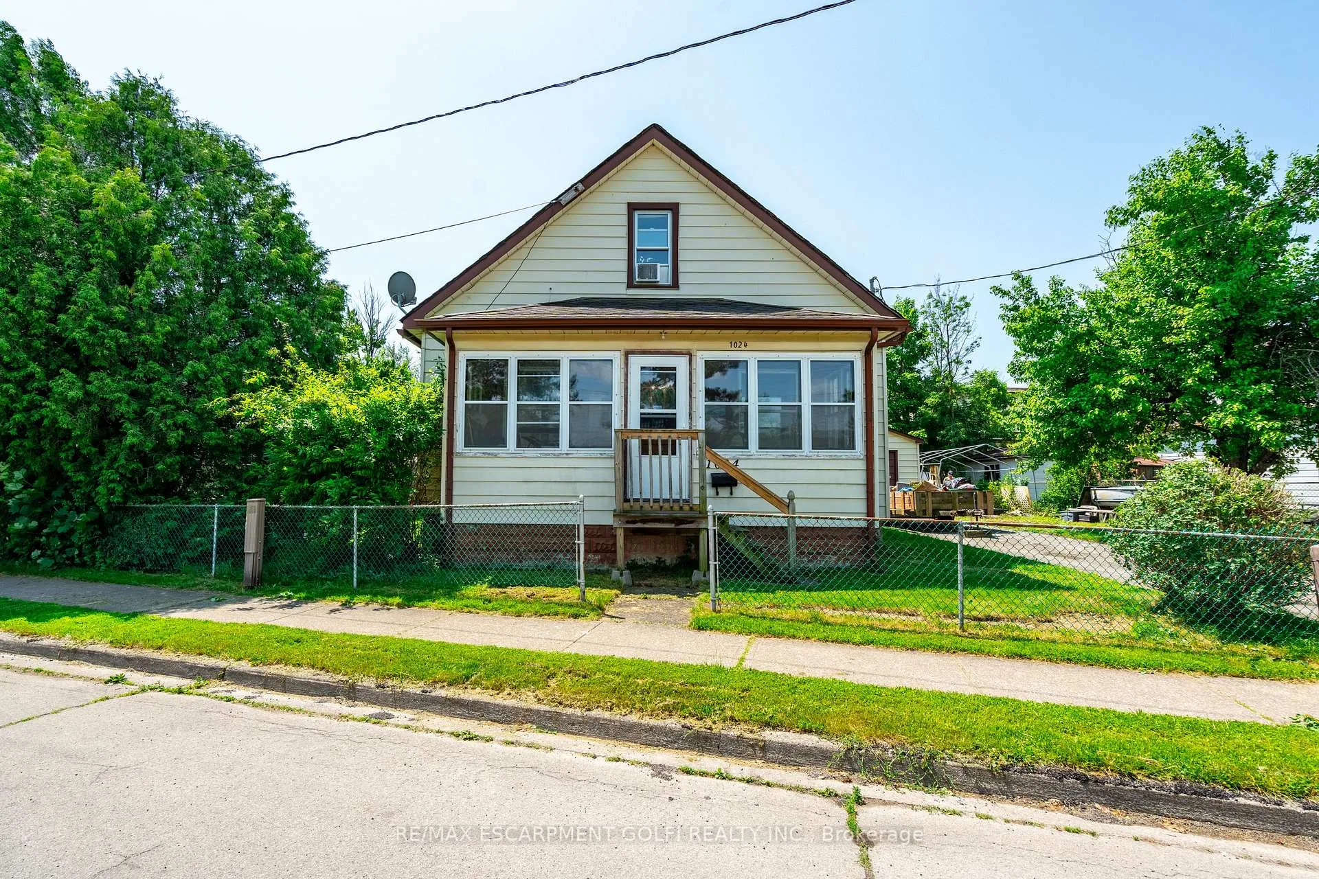 Photo 1 of 1024 Railroad Avenue E, Welland, Lincoln/Crowland — HOMEH
