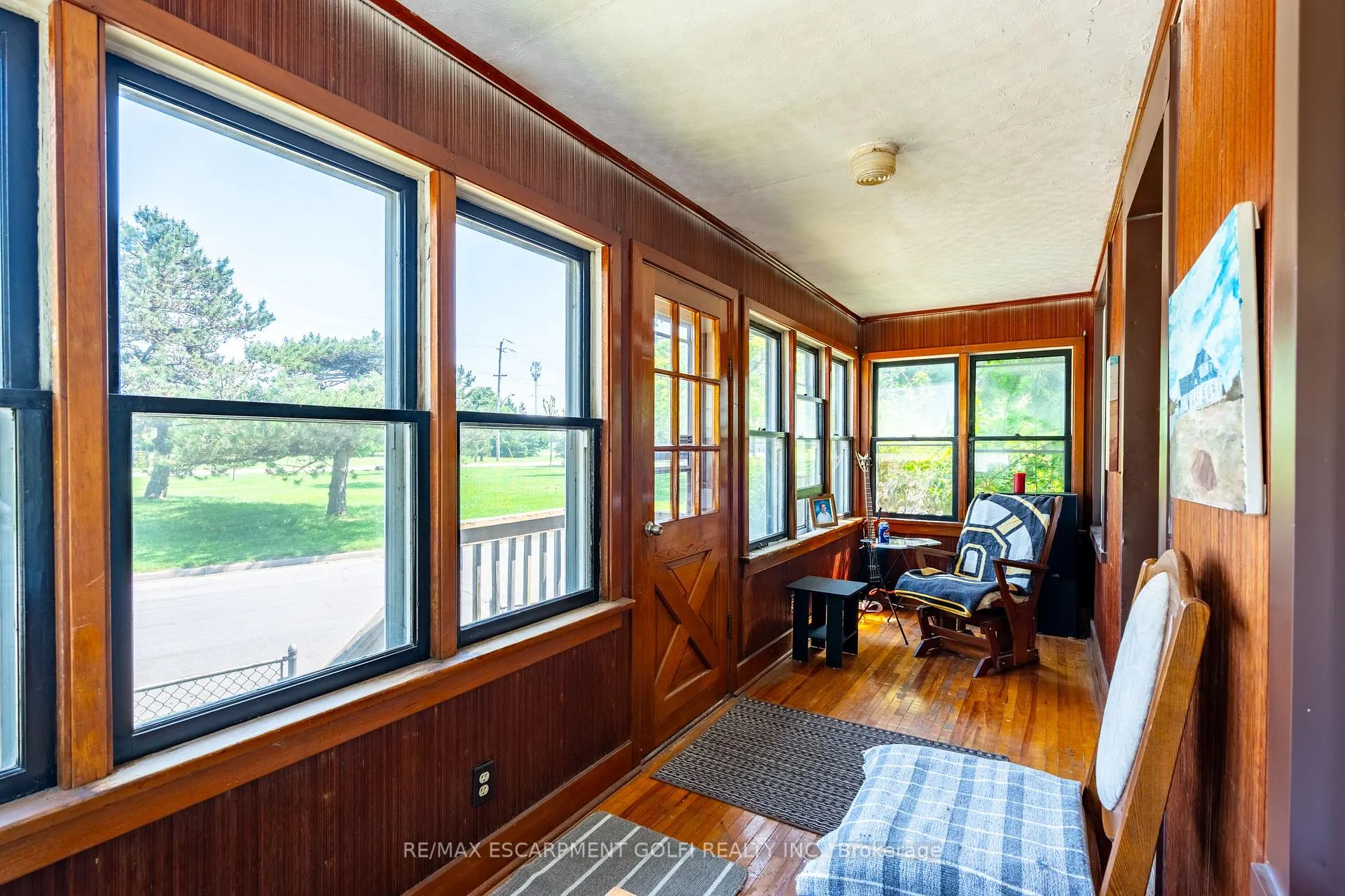 Photo 4 of 1024 Railroad Avenue E, Welland, Lincoln/Crowland — HOMEH