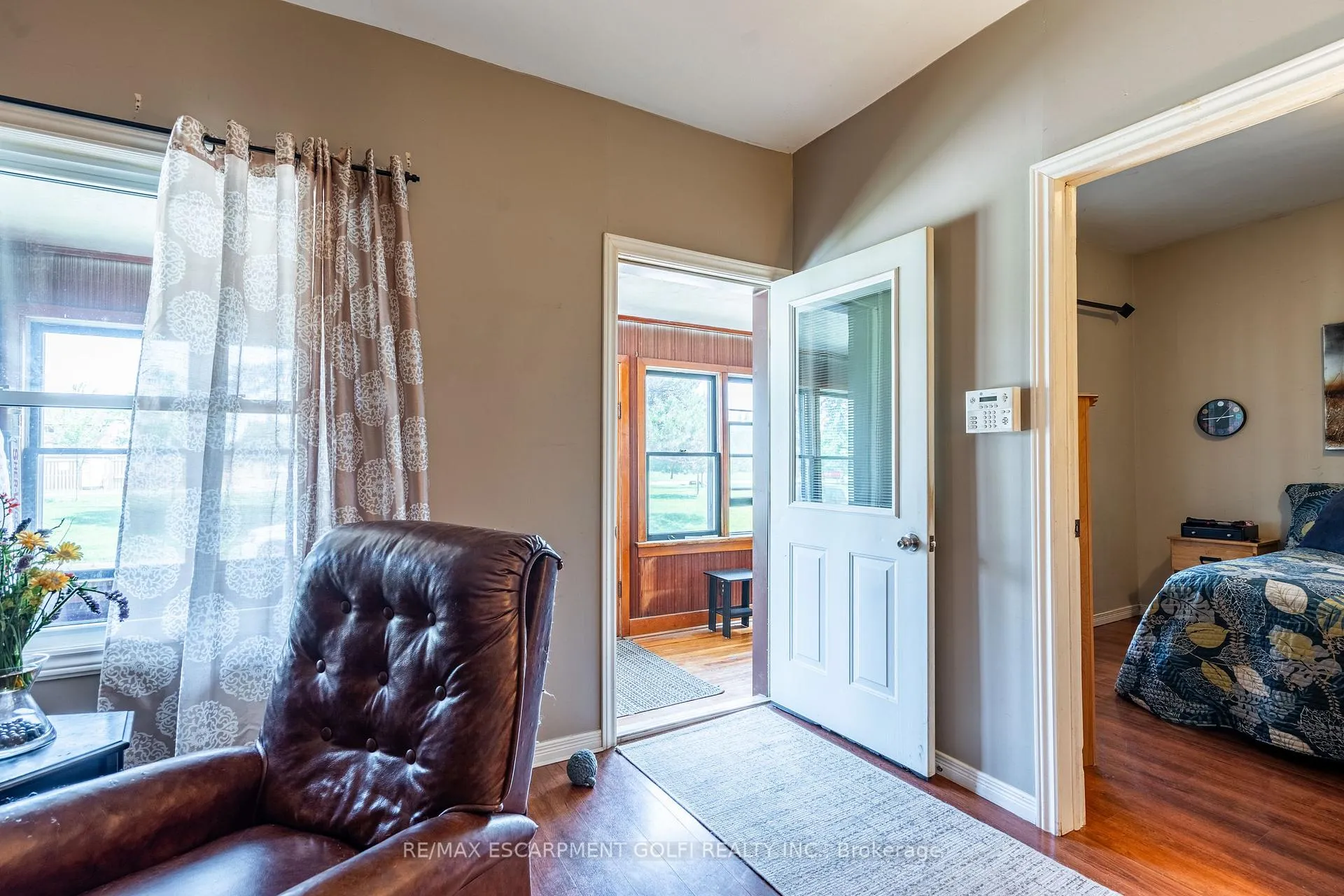 Photo 7 of 1024 Railroad Avenue E, Welland, Lincoln/Crowland — HOMEH