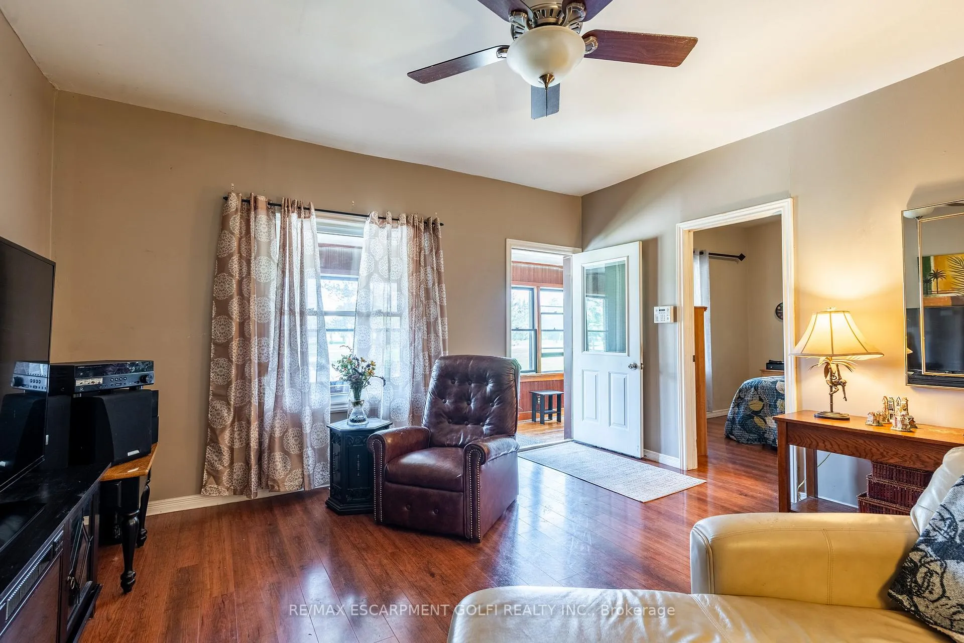 Photo 8 of 1024 Railroad Avenue E, Welland, Lincoln/Crowland — HOMEH