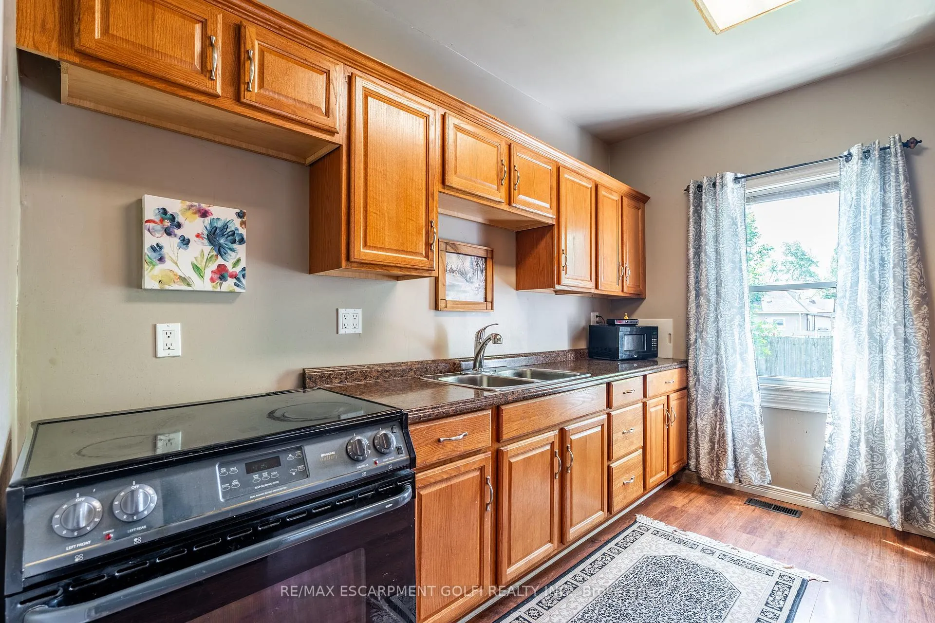Photo 19 of 1024 Railroad Avenue E, Welland, Lincoln/Crowland — HOMEH