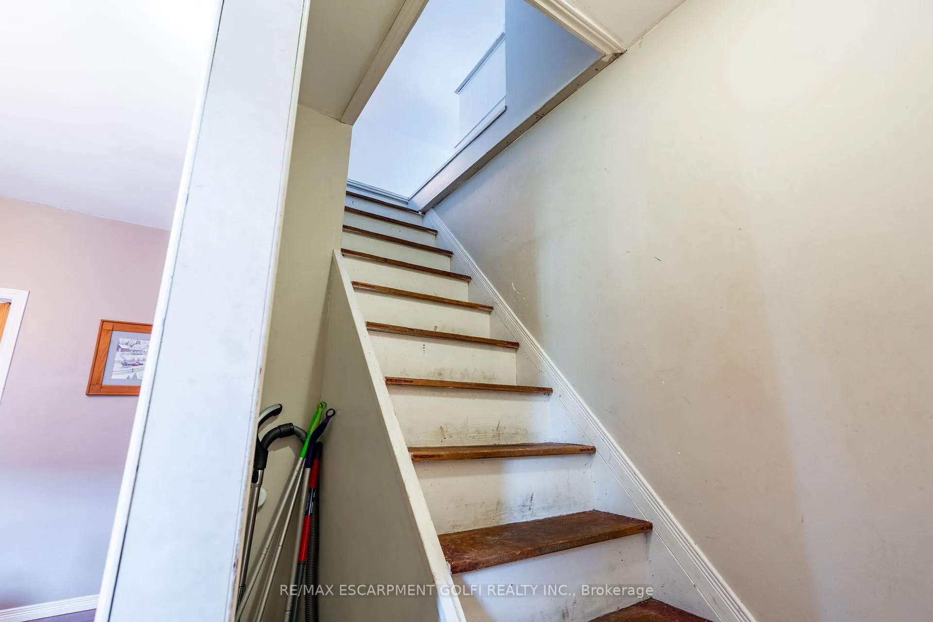 Photo 27 of 1024 Railroad Avenue E, Welland, Lincoln/Crowland — HOMEH