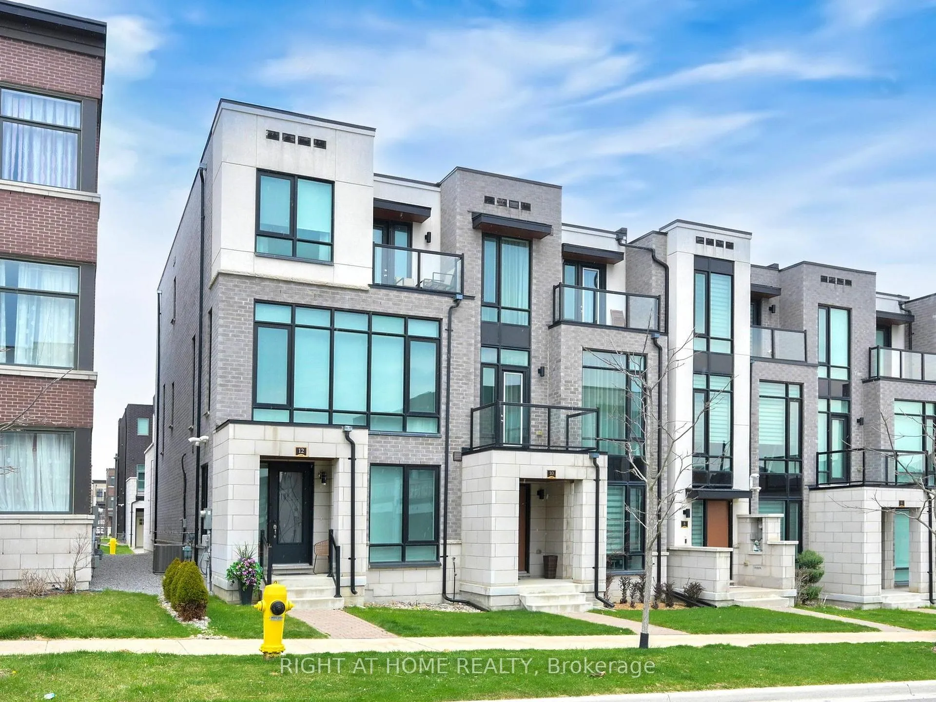Photo 1 of 10 Carrville Woods Circle, Vaughan, Patterson — HOMEH