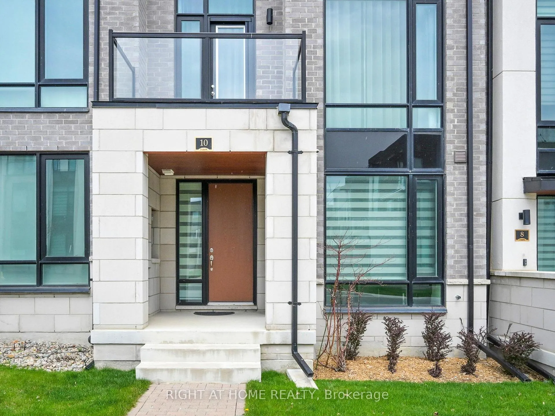 Photo 3 of 10 Carrville Woods Circle, Vaughan, Patterson — HOMEH