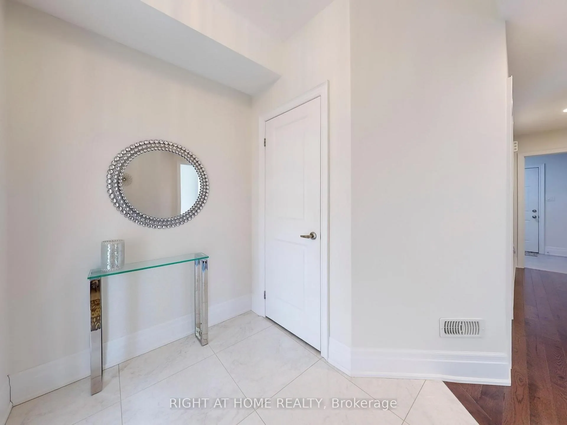 Photo 5 of 10 Carrville Woods Circle, Vaughan, Patterson — HOMEH