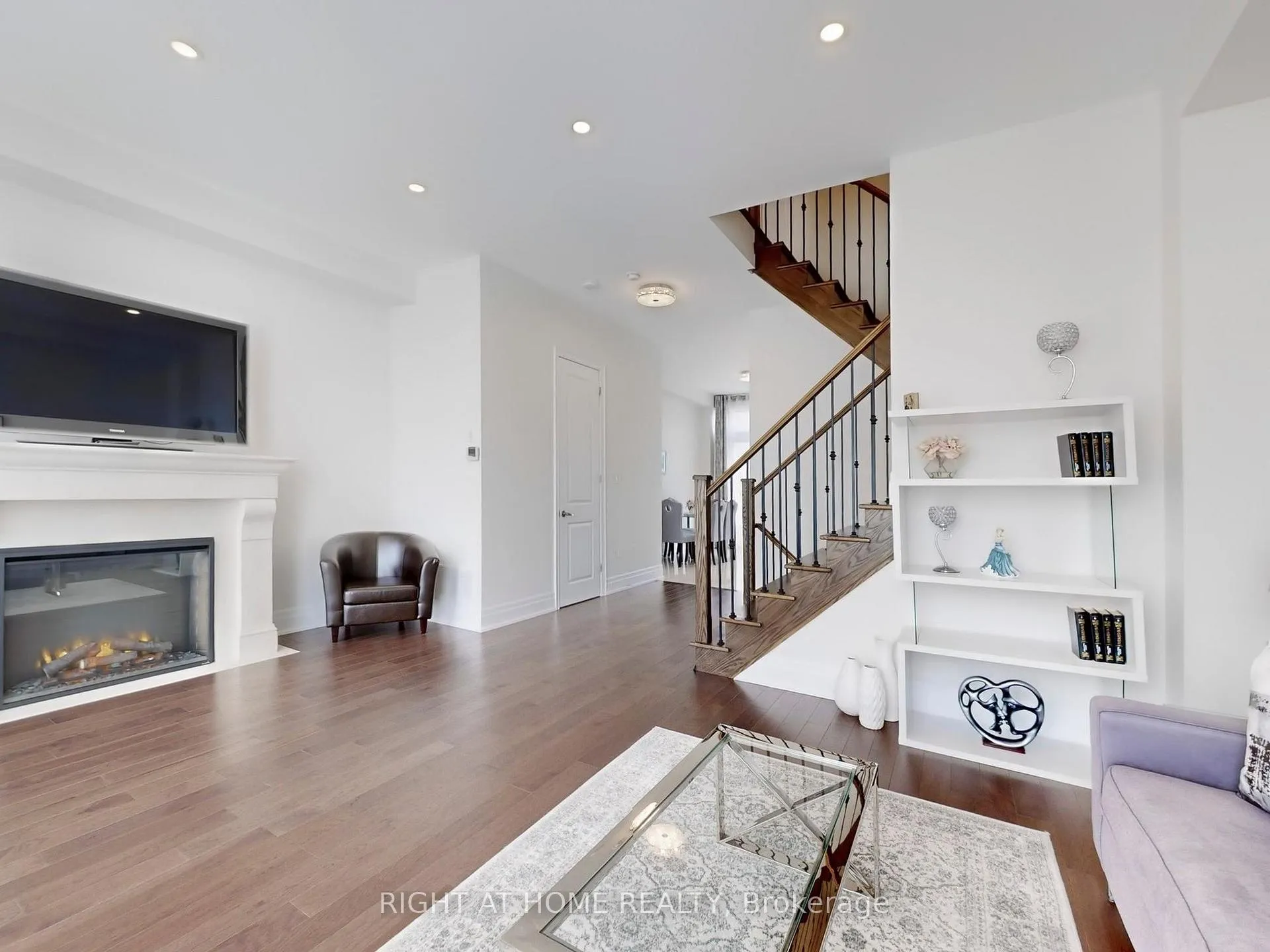 Photo 7 of 10 Carrville Woods Circle, Vaughan, Patterson — HOMEH