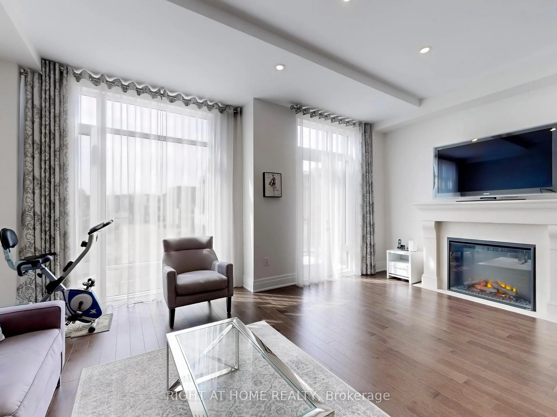 Photo 10 of 10 Carrville Woods Circle, Vaughan, Patterson — HOMEH