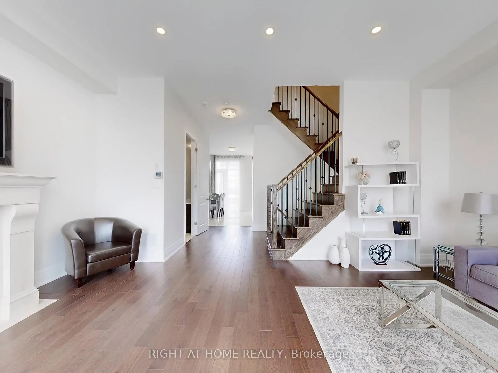 Photo 11 of 10 Carrville Woods Circle, Vaughan, Patterson — HOMEH