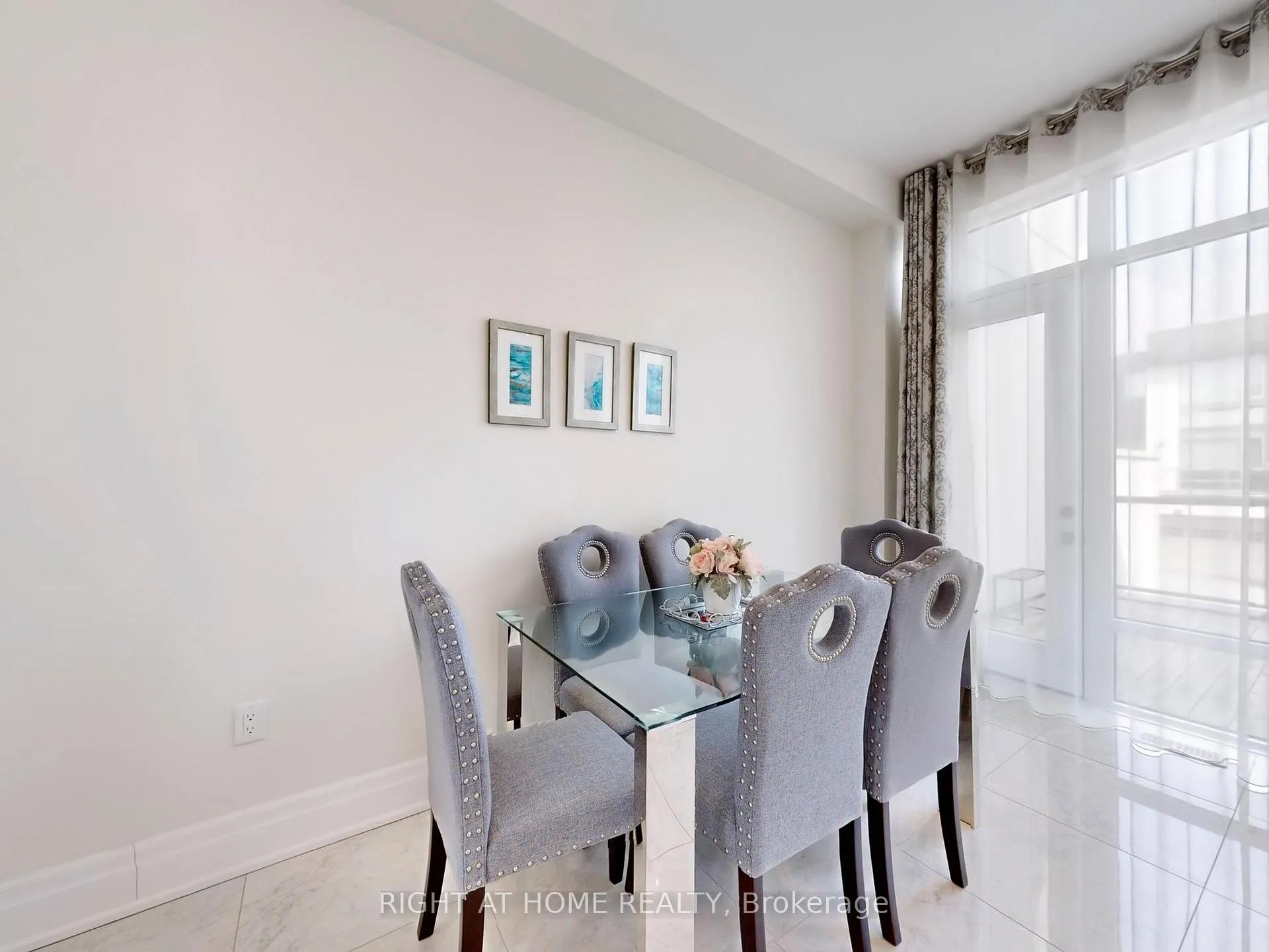 Photo 14 of 10 Carrville Woods Circle, Vaughan, Patterson — HOMEH