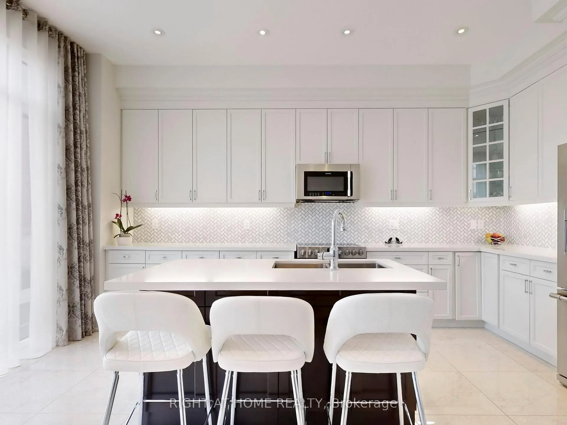 Photo 16 of 10 Carrville Woods Circle, Vaughan, Patterson — HOMEH