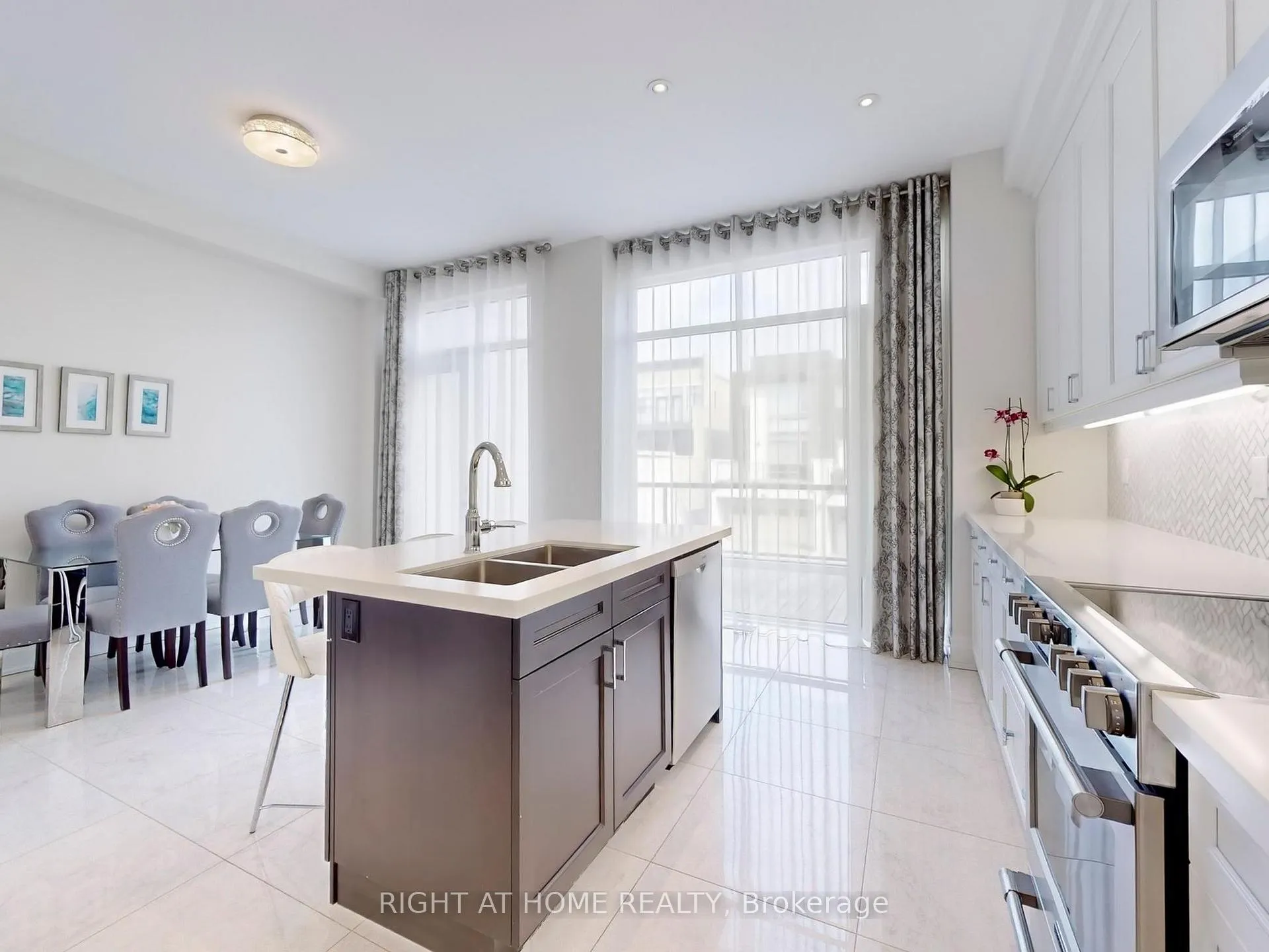Photo 18 of 10 Carrville Woods Circle, Vaughan, Patterson — HOMEH